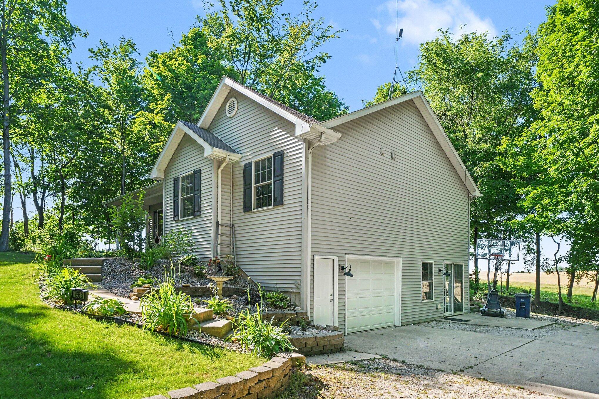 7563 E 400 N, Rolling Prairie, IN 46371; Image #15