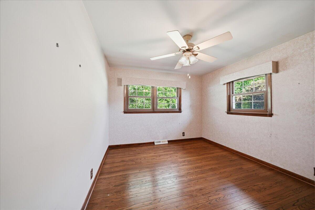 622 S Ash Street, Hobart, IN 46342; Image #16