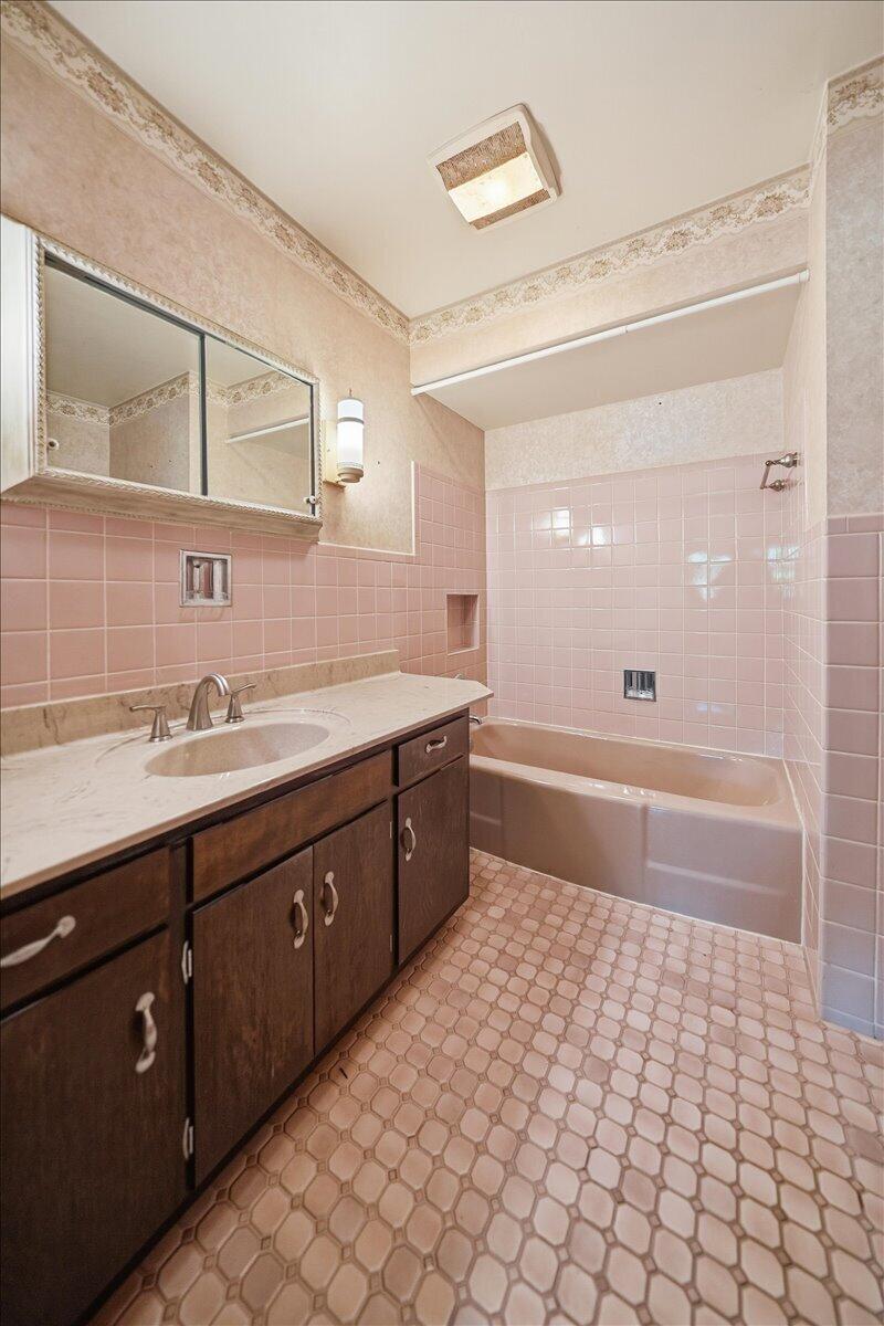 622 S Ash Street, Hobart, IN 46342; Image #17