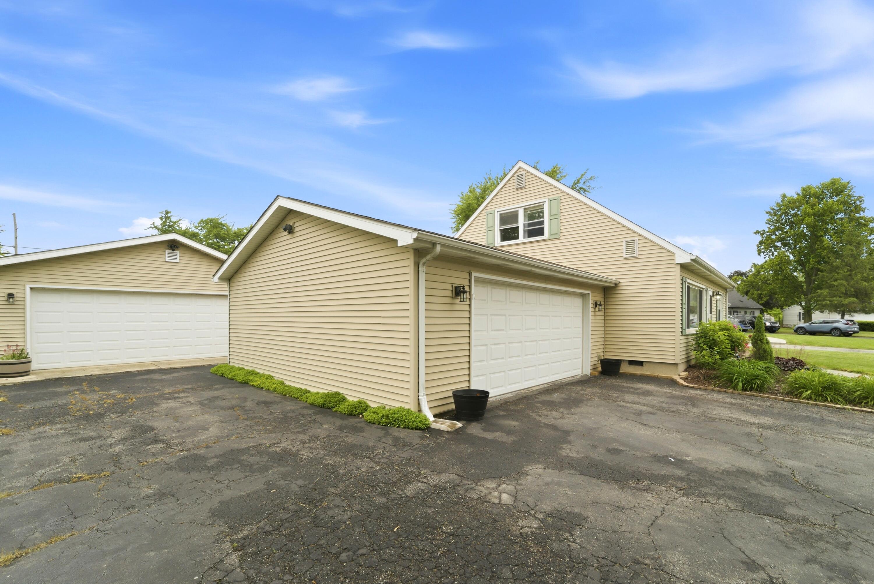 670 Newport Road, Valparaiso, IN 46385; Image #2