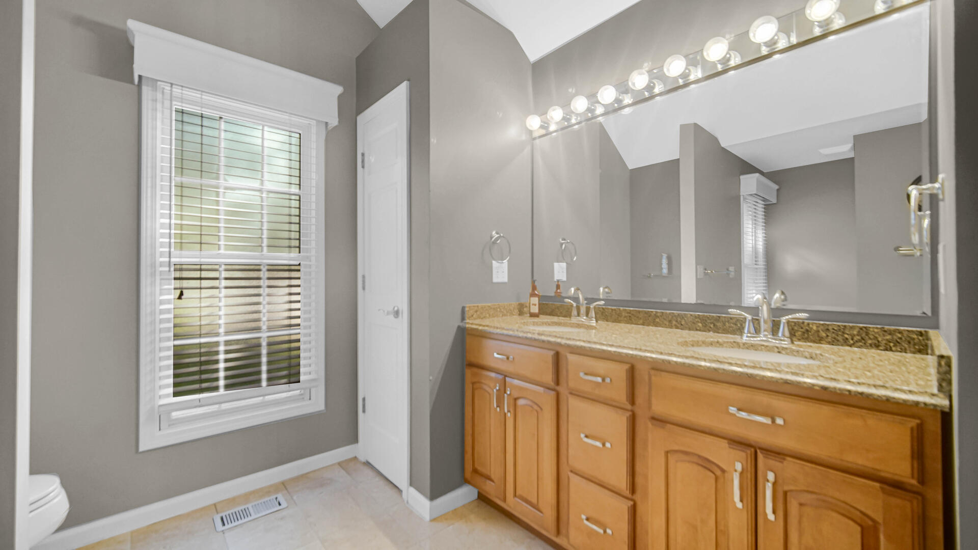 2400 E 9th Place, Hobart, IN 46342; Image #10
