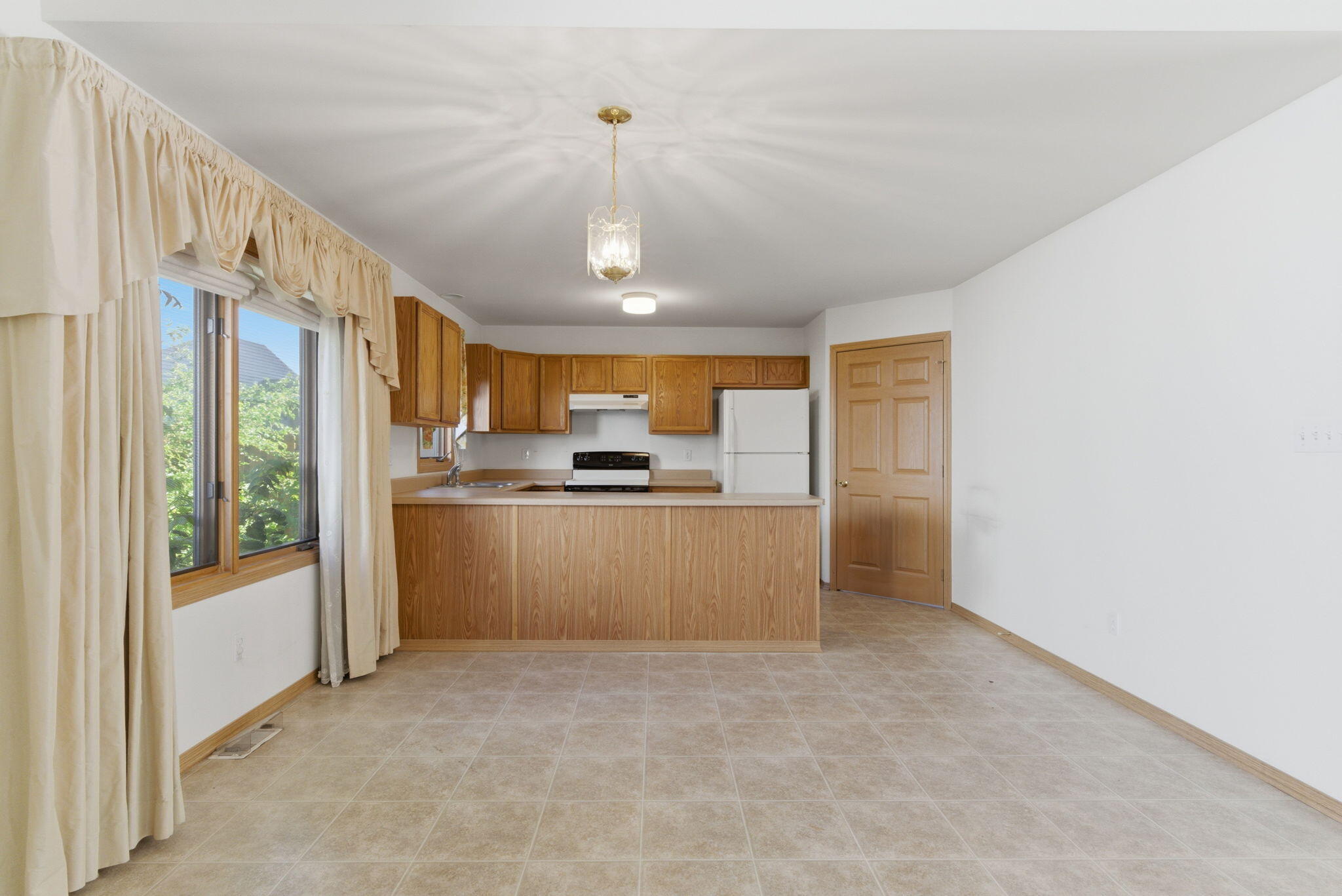 903 Hampton Court, Valparaiso, IN 46383; Image #8