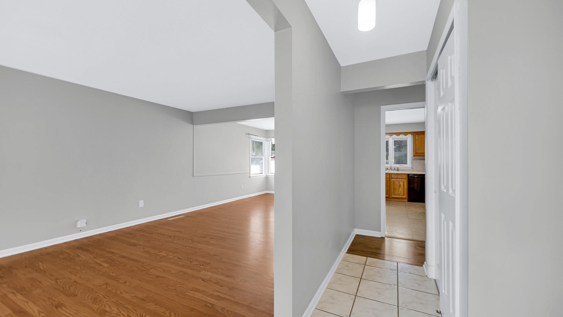 250 Sycamore Lane, Munster, IN 46321; Image #2