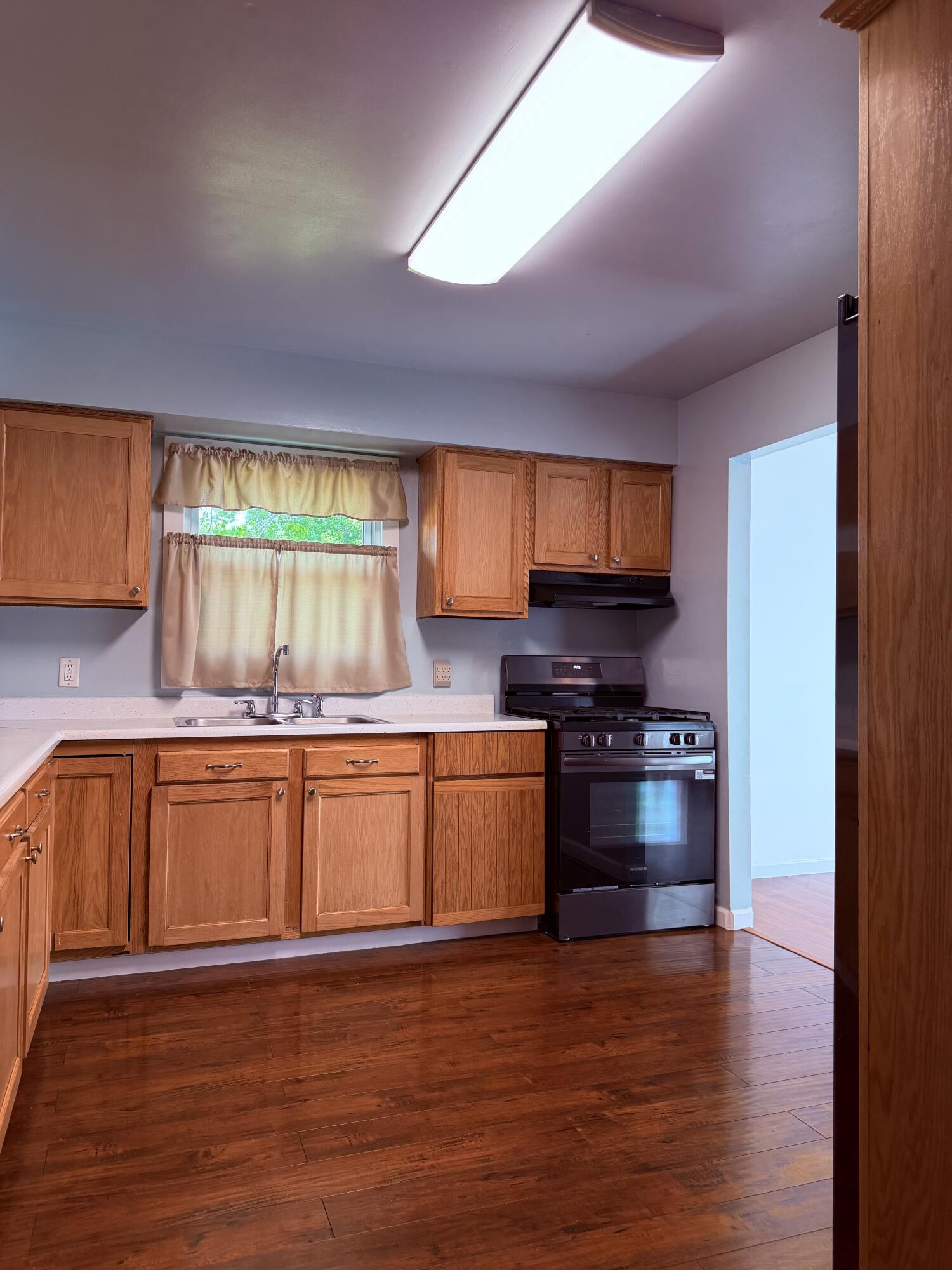 209 Lincoln Avenue, Hobart, IN 46342; Image #4