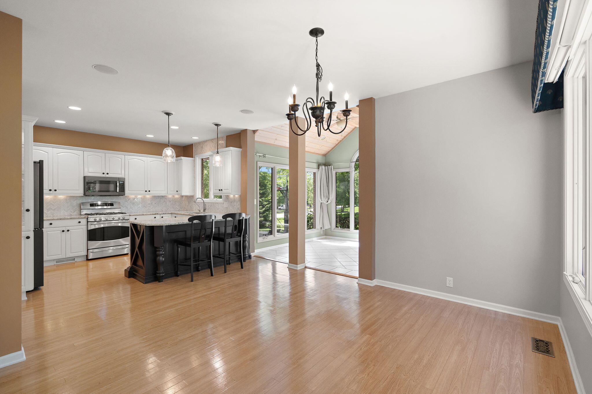 246 White Thorne Lane, Valparaiso, IN 46383; Image #11