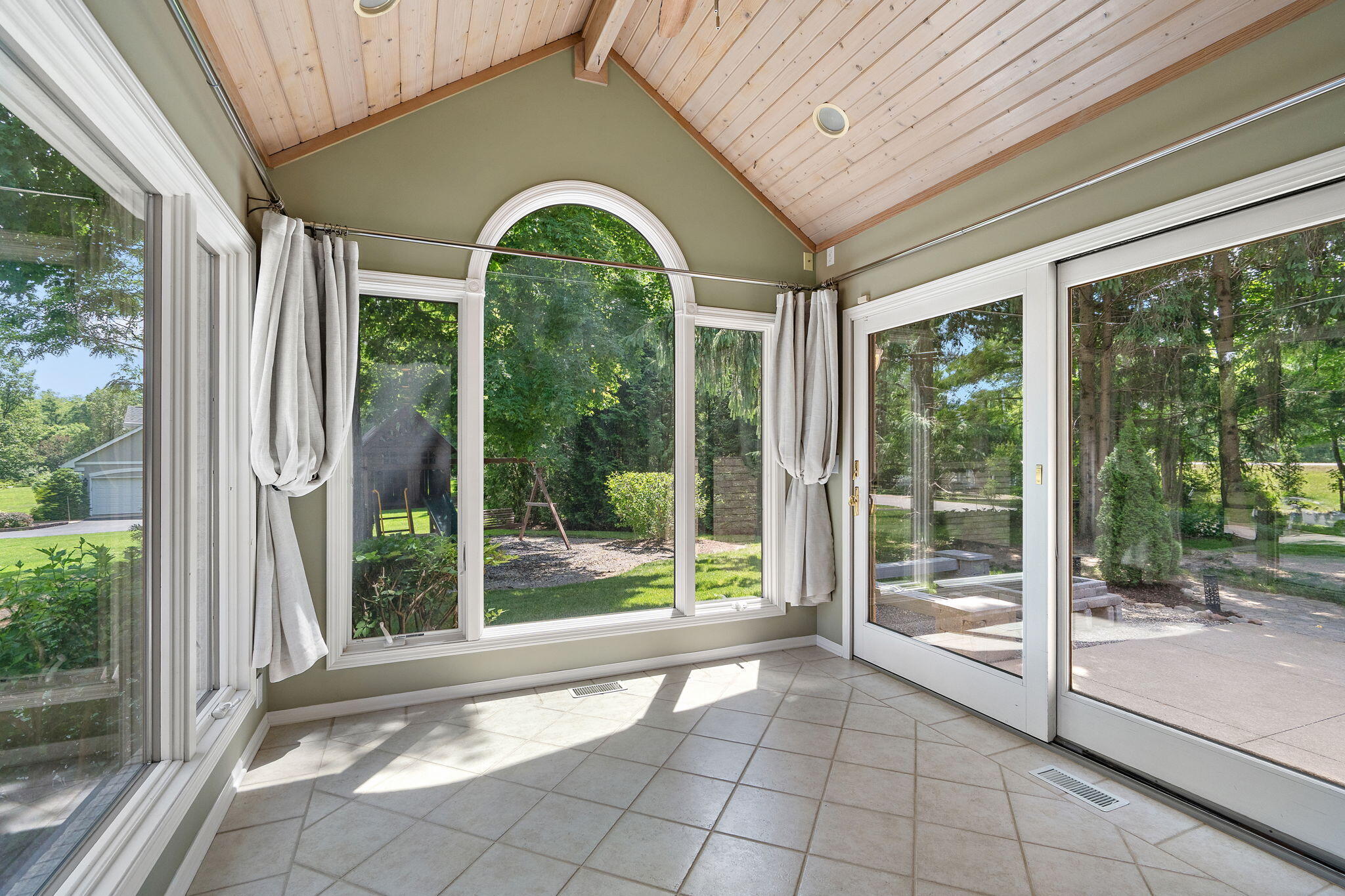246 White Thorne Lane, Valparaiso, IN 46383; Image #12