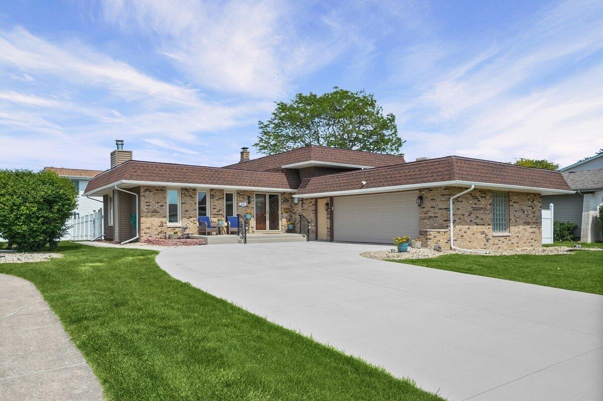 1045 Heather Lane, Munster, IN 46321; Image #1