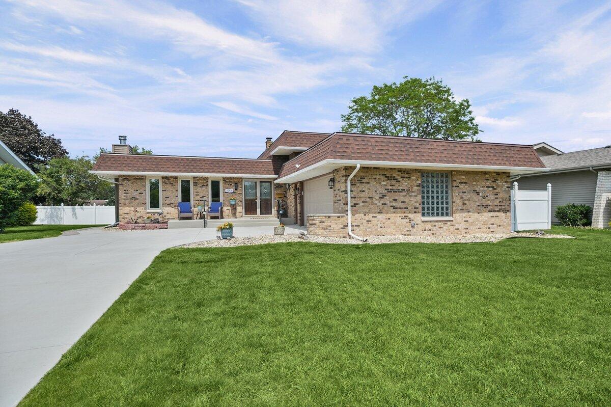 1045 Heather Lane, Munster, IN 46321; Image #2