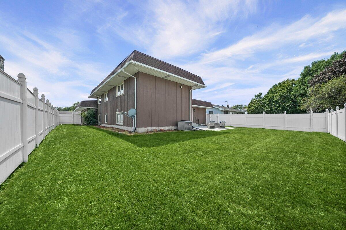 1045 Heather Lane, Munster, IN 46321; Image #8