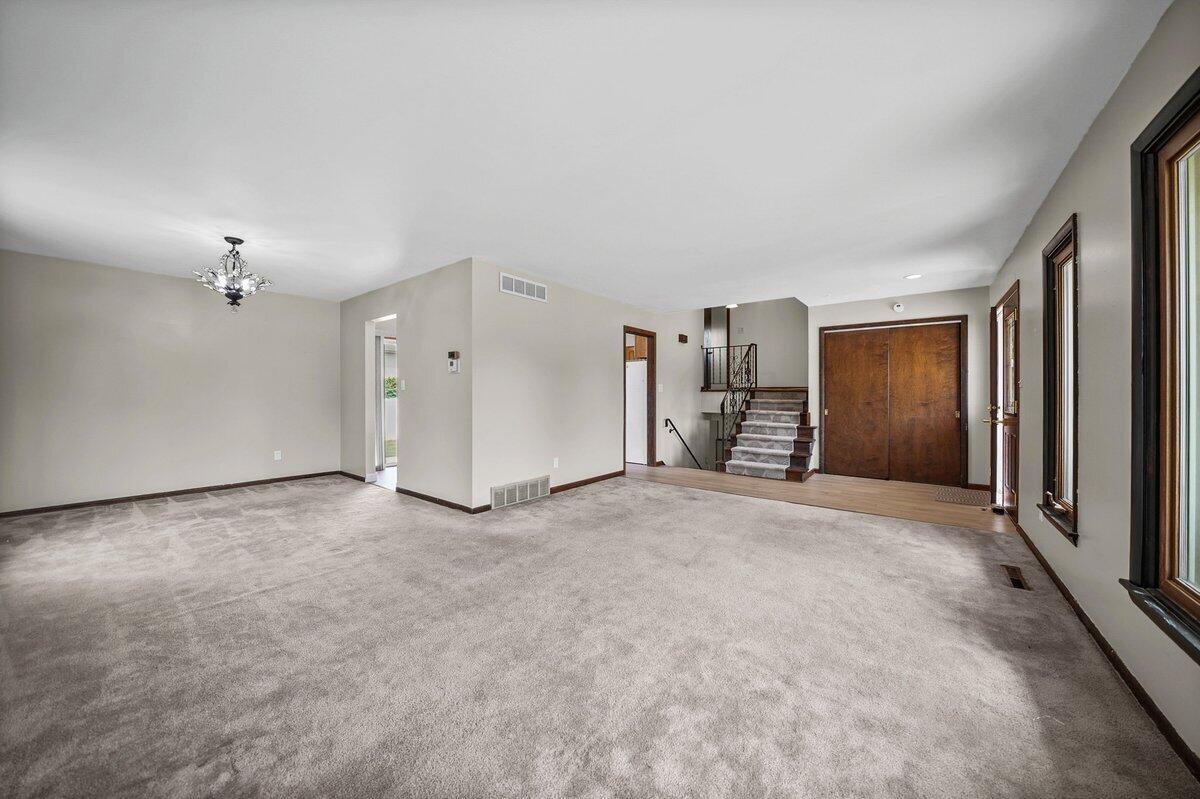 1045 Heather Lane, Munster, IN 46321; Image #9