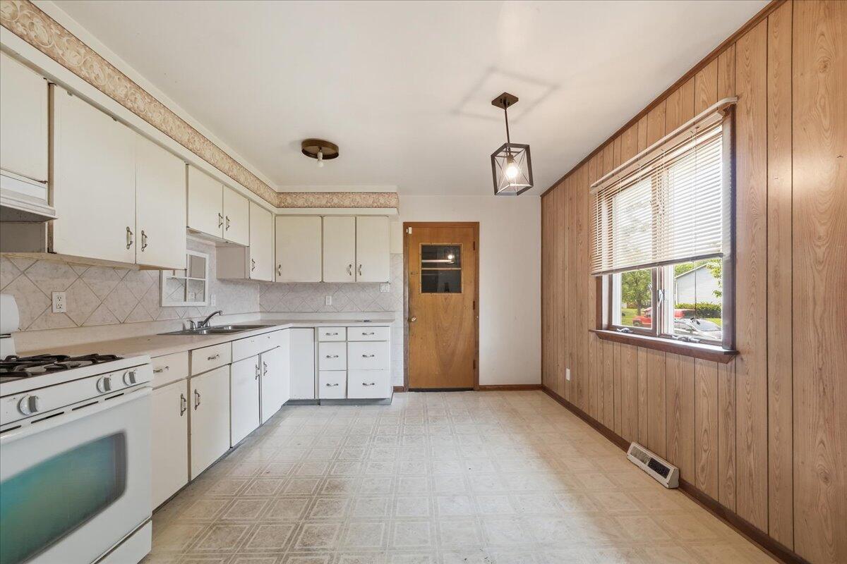 981 W 69th Place, Merrillville, IN 46410; Image #7