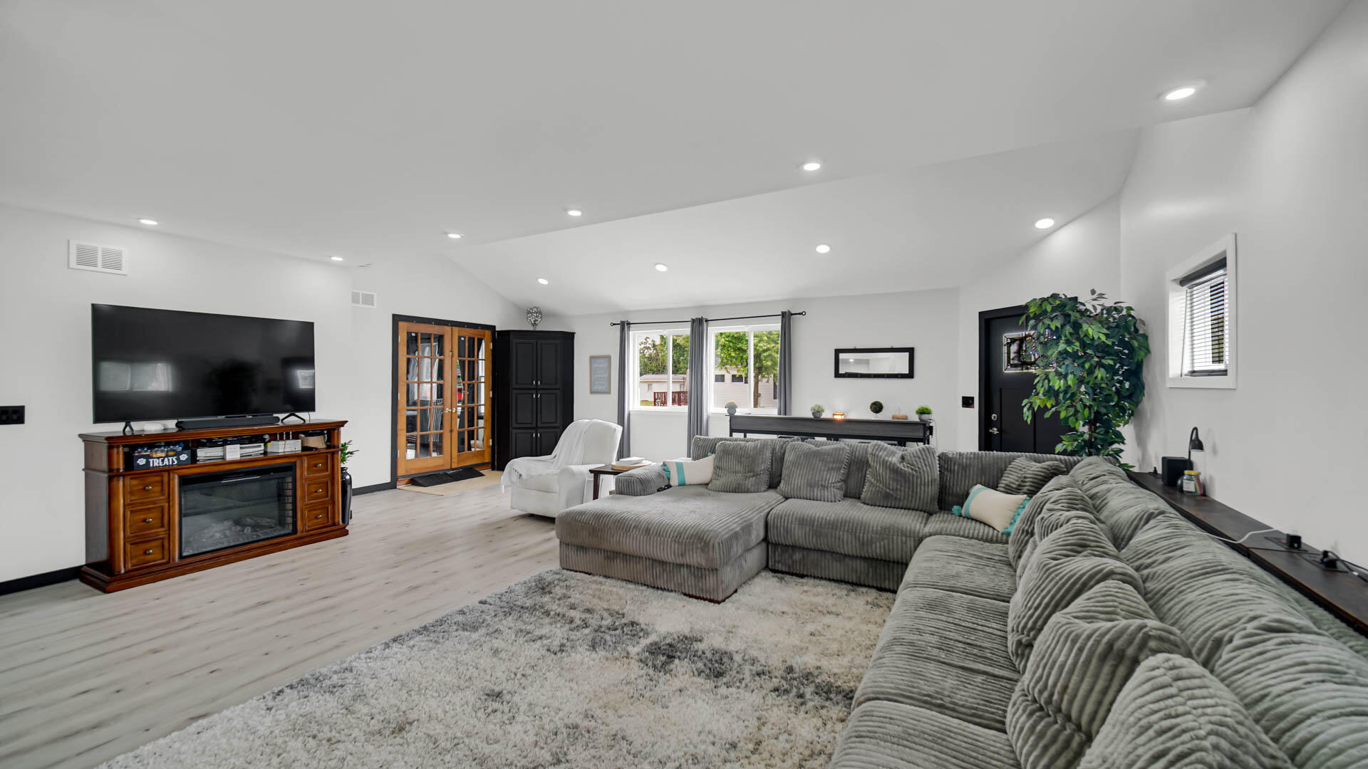 801 S Shield Street, Knox, IN 46534; Image #9