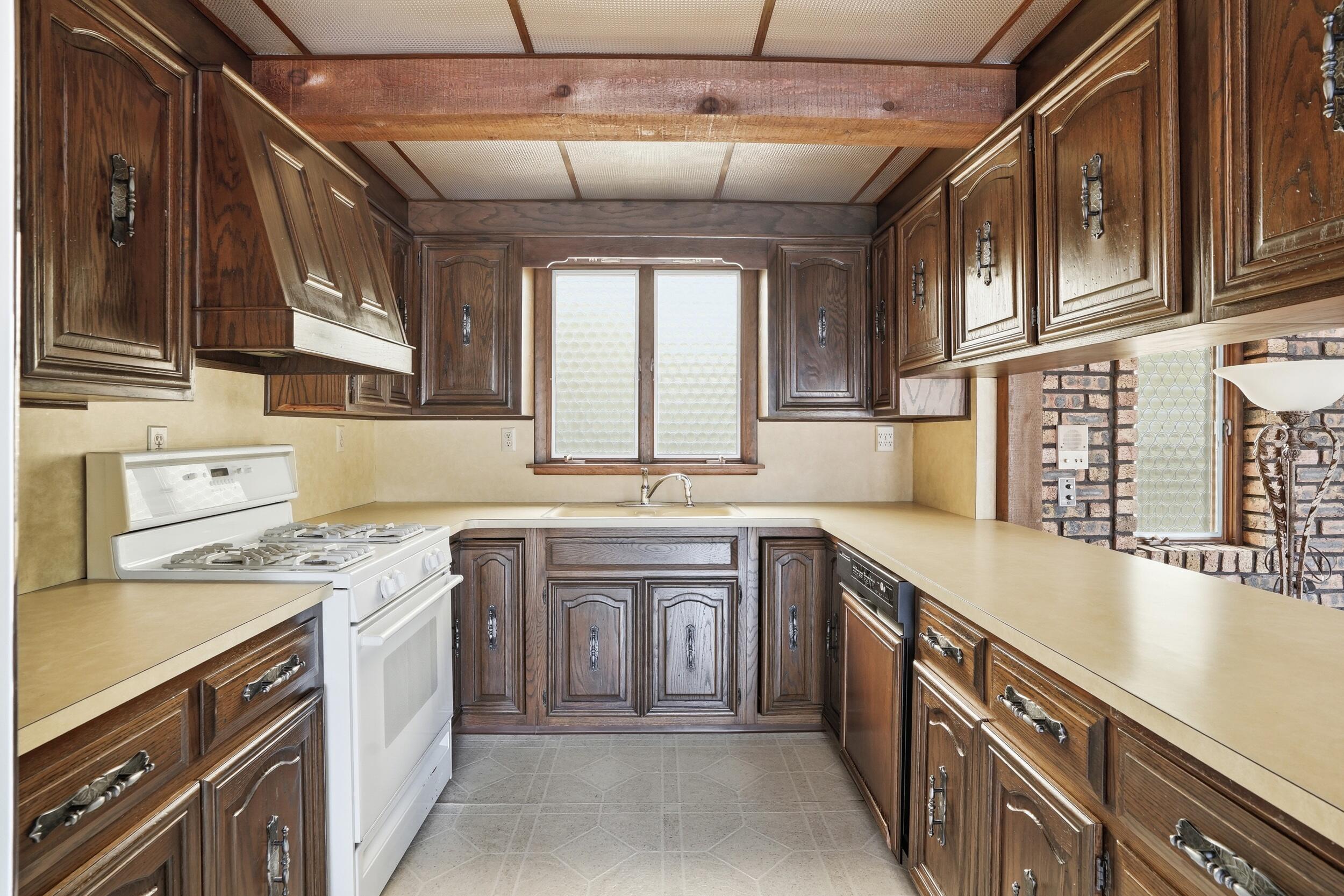 9300 Chestnut Lane, Munster, IN 46321; Image #12