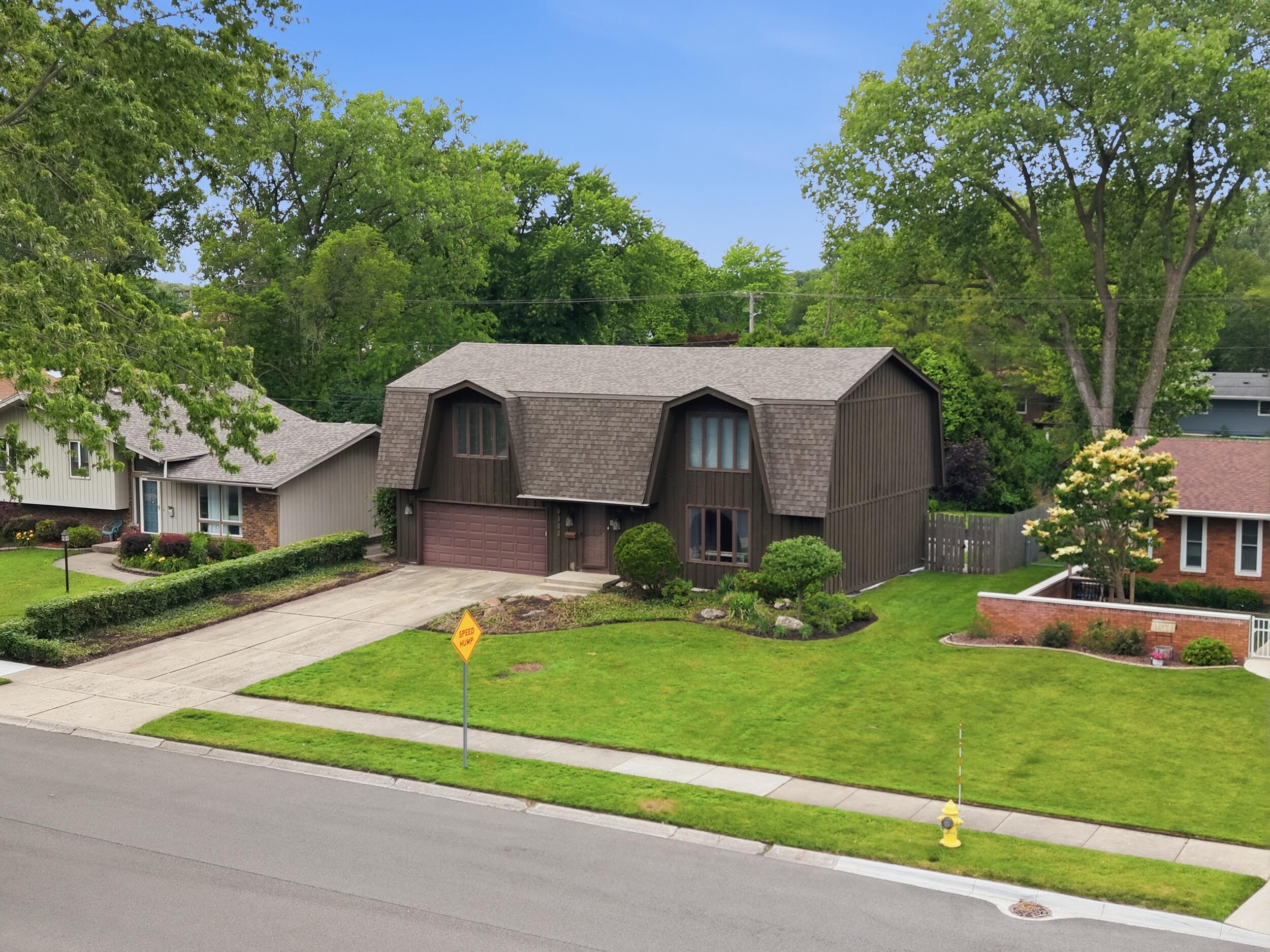 9300 Chestnut Lane, Munster, IN 46321; Image #32