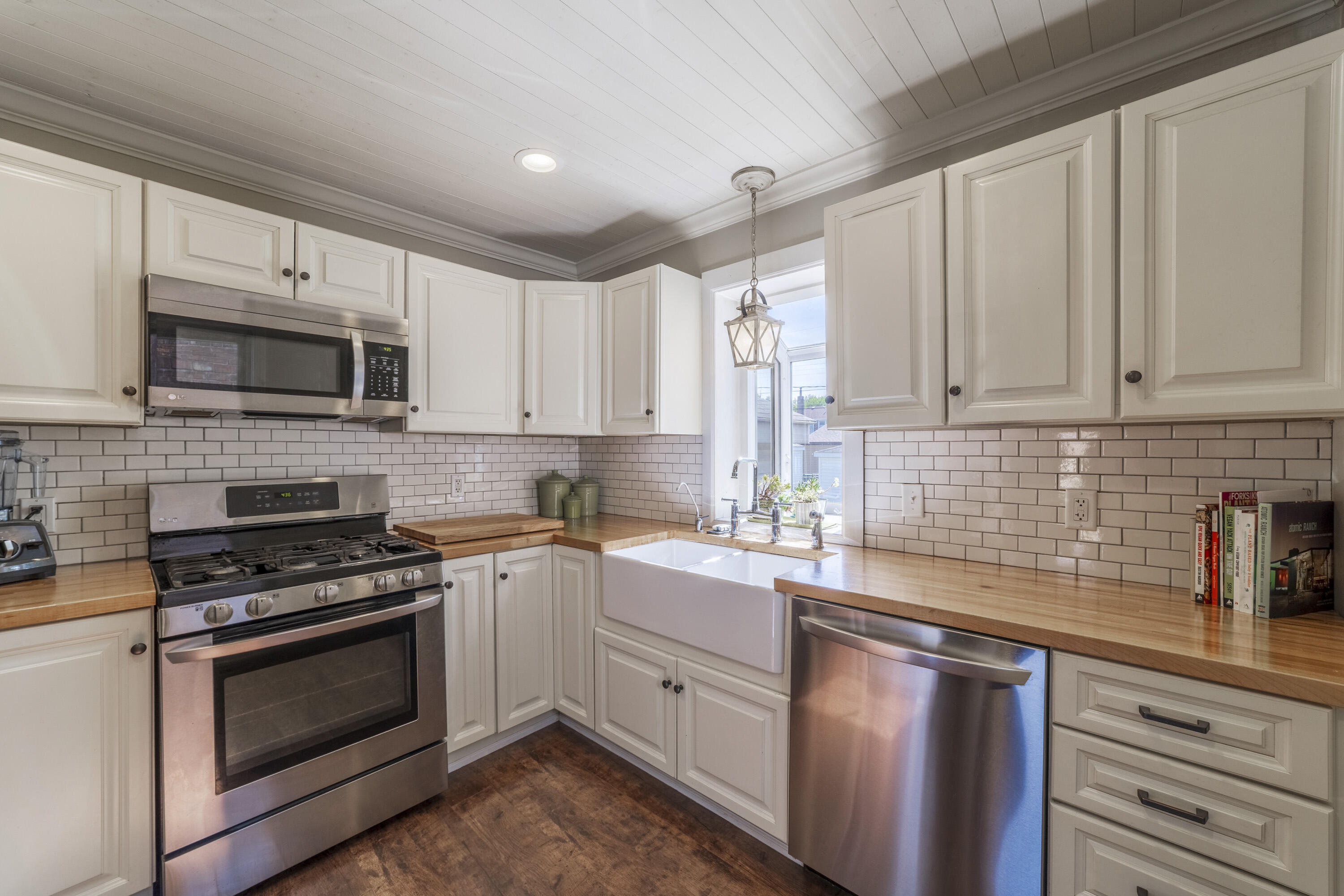 6828 Schneider Avenue, Hammond, IN 46323; Image #11