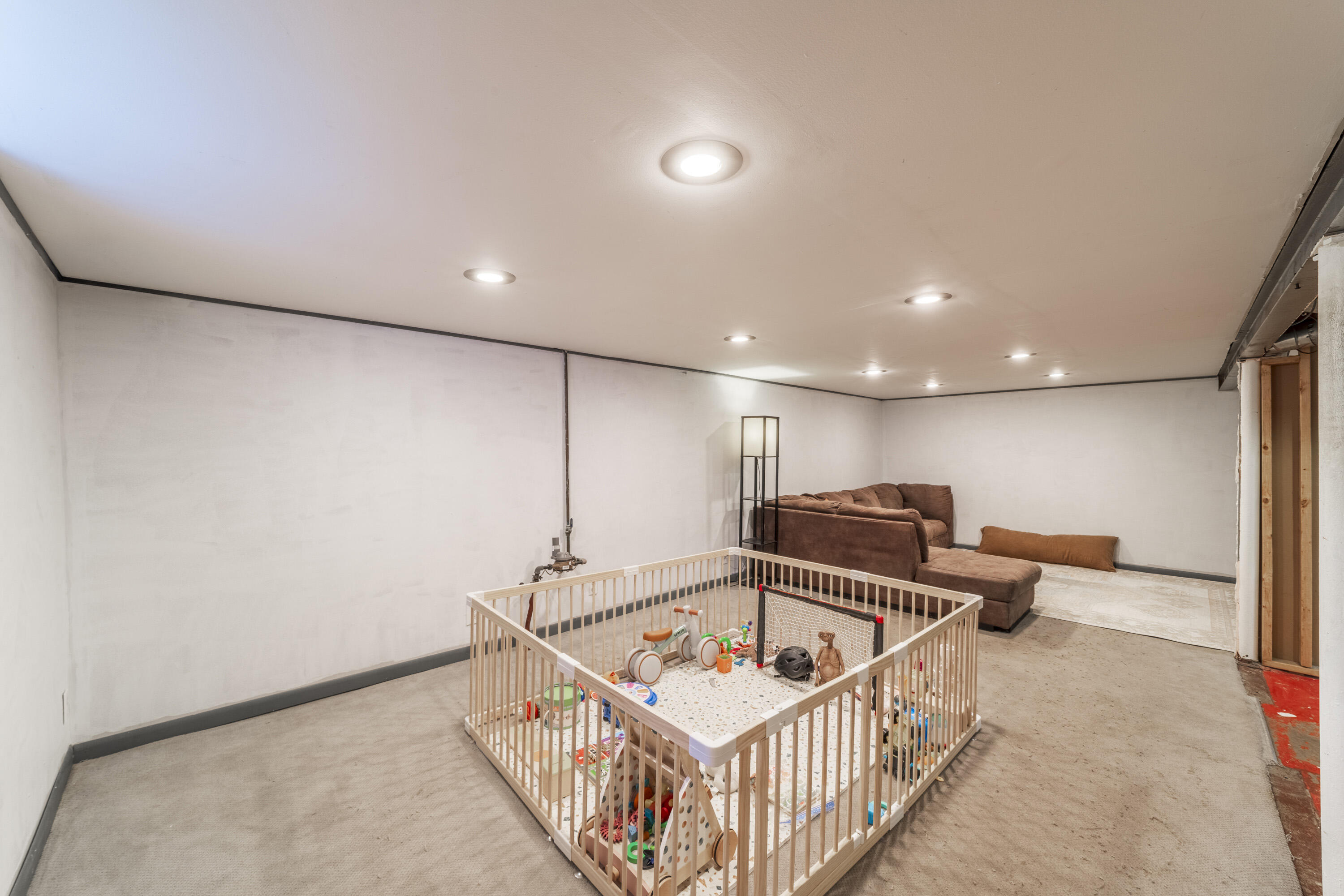 6828 Schneider Avenue, Hammond, IN 46323; Image #29