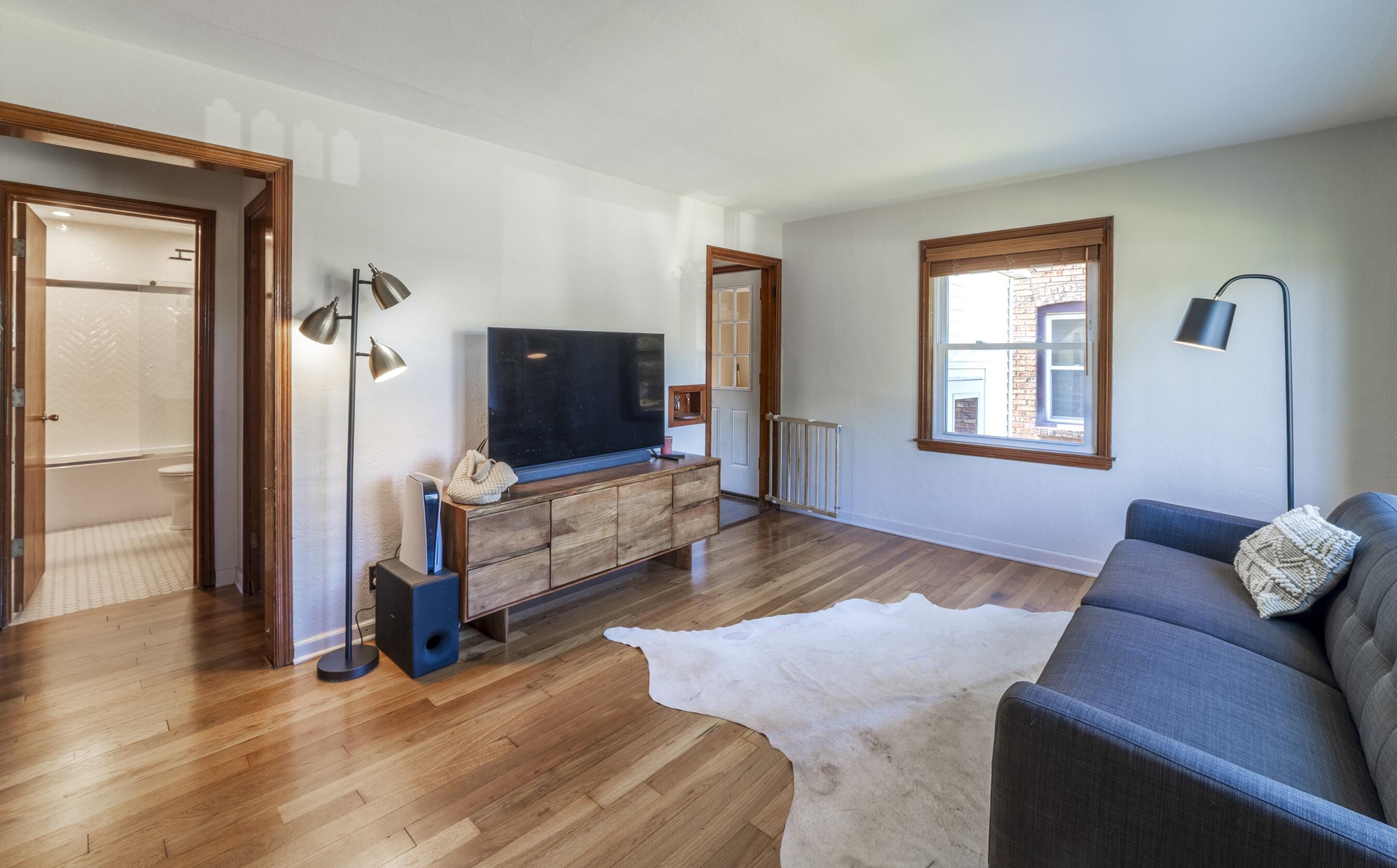 6828 Schneider Avenue, Hammond, IN 46323; Image #9