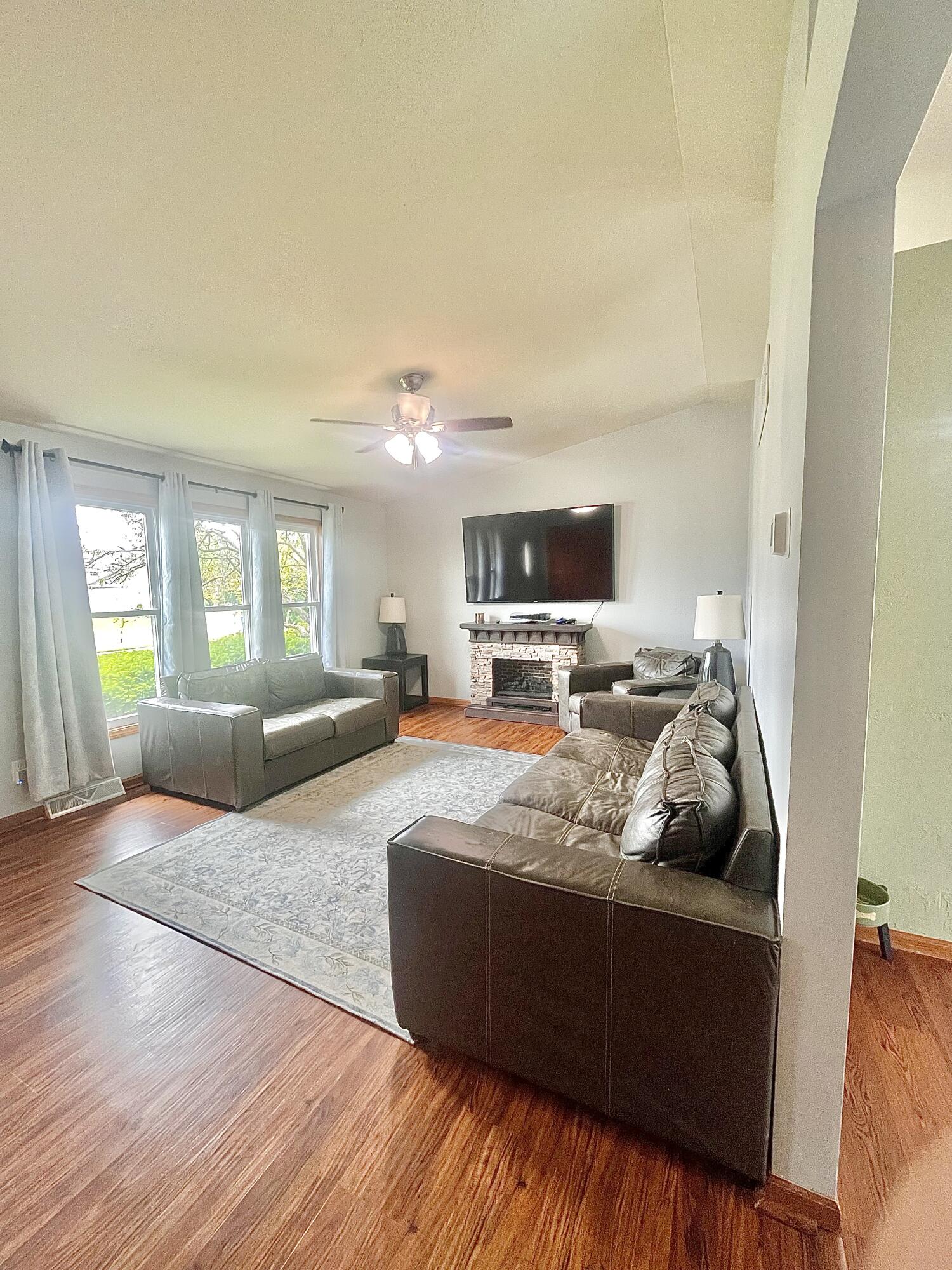 10622 Manor Drive, St. John, IN 46373; Image #5