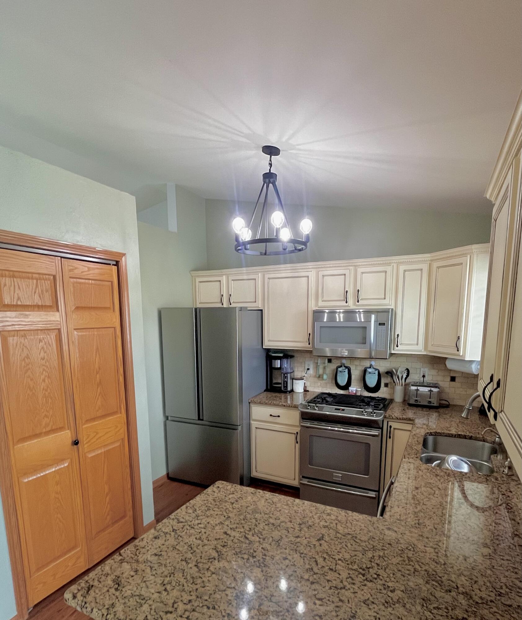 10622 Manor Drive, St. John, IN 46373; Image #7