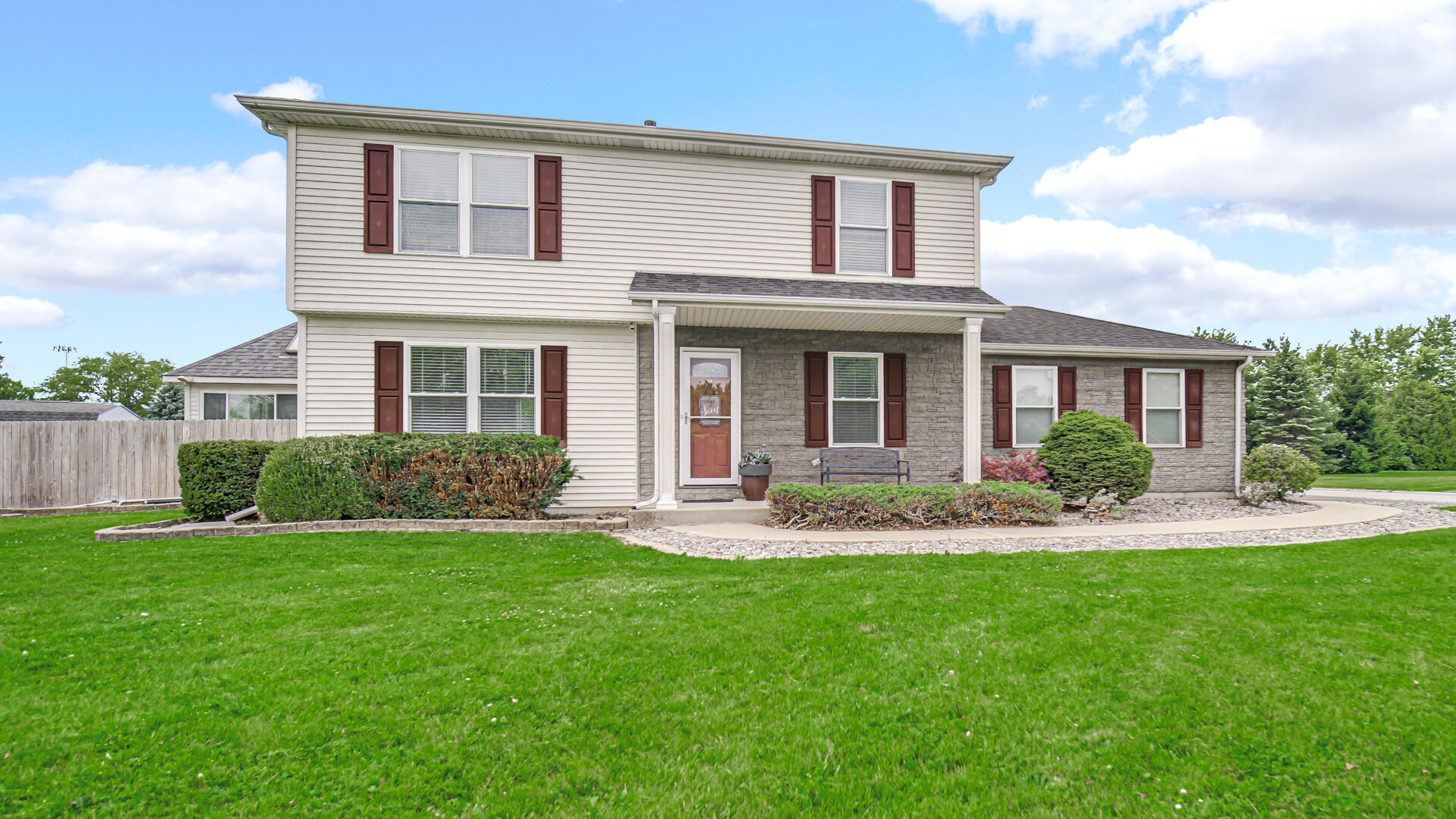 236 Kimrich Circle N, Valparaiso, IN 46385; Image #1