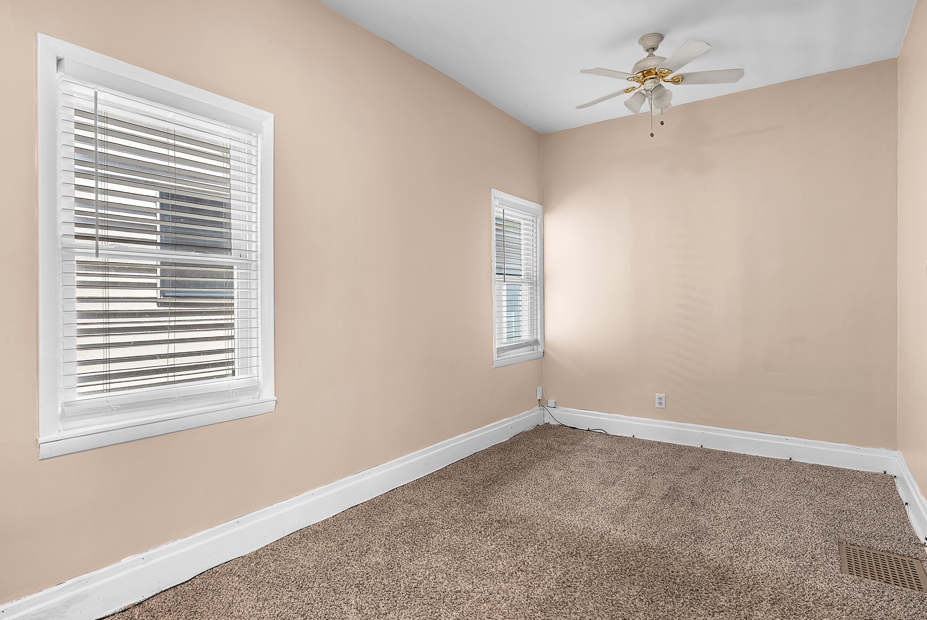 1624 Central Avenue, Whiting, IN 46394; Image #11