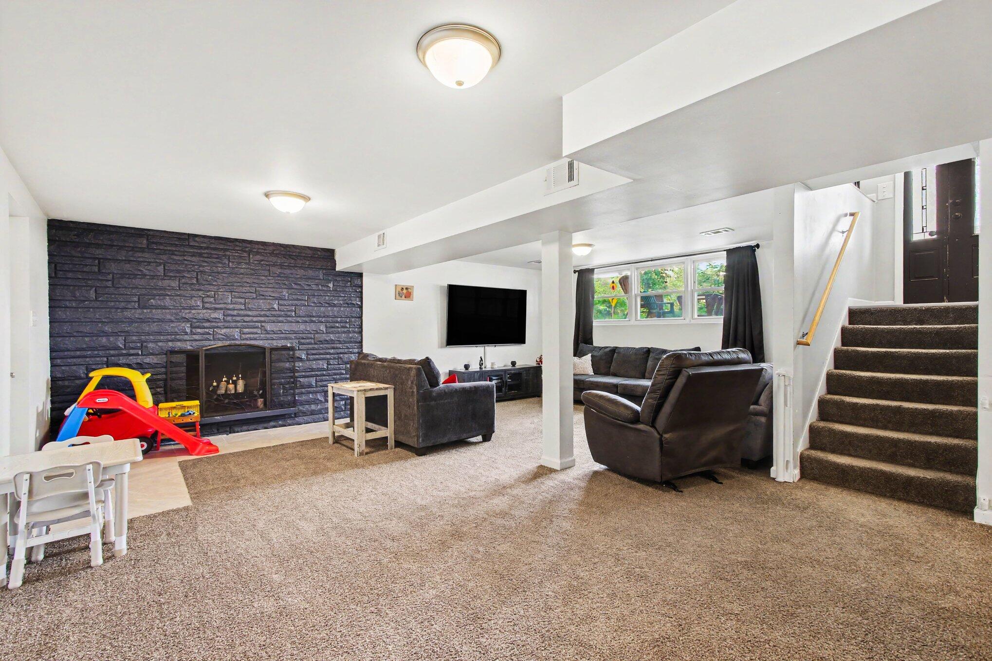 1033 S Decatur Street, Hobart, IN 46342; Image #20