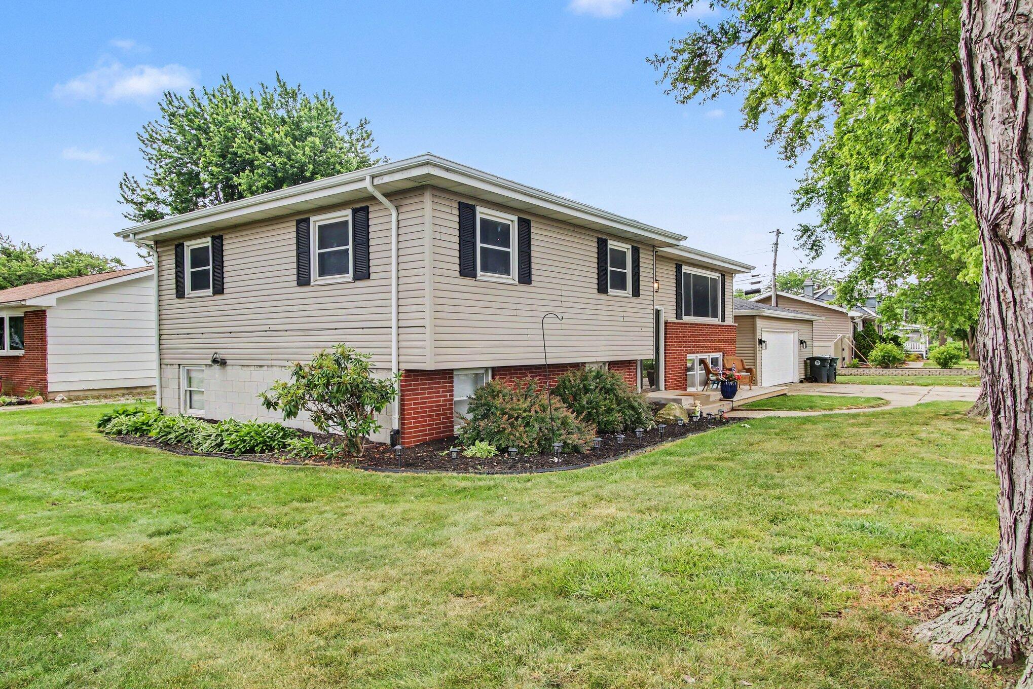 1033 S Decatur Street, Hobart, IN 46342; Image #4