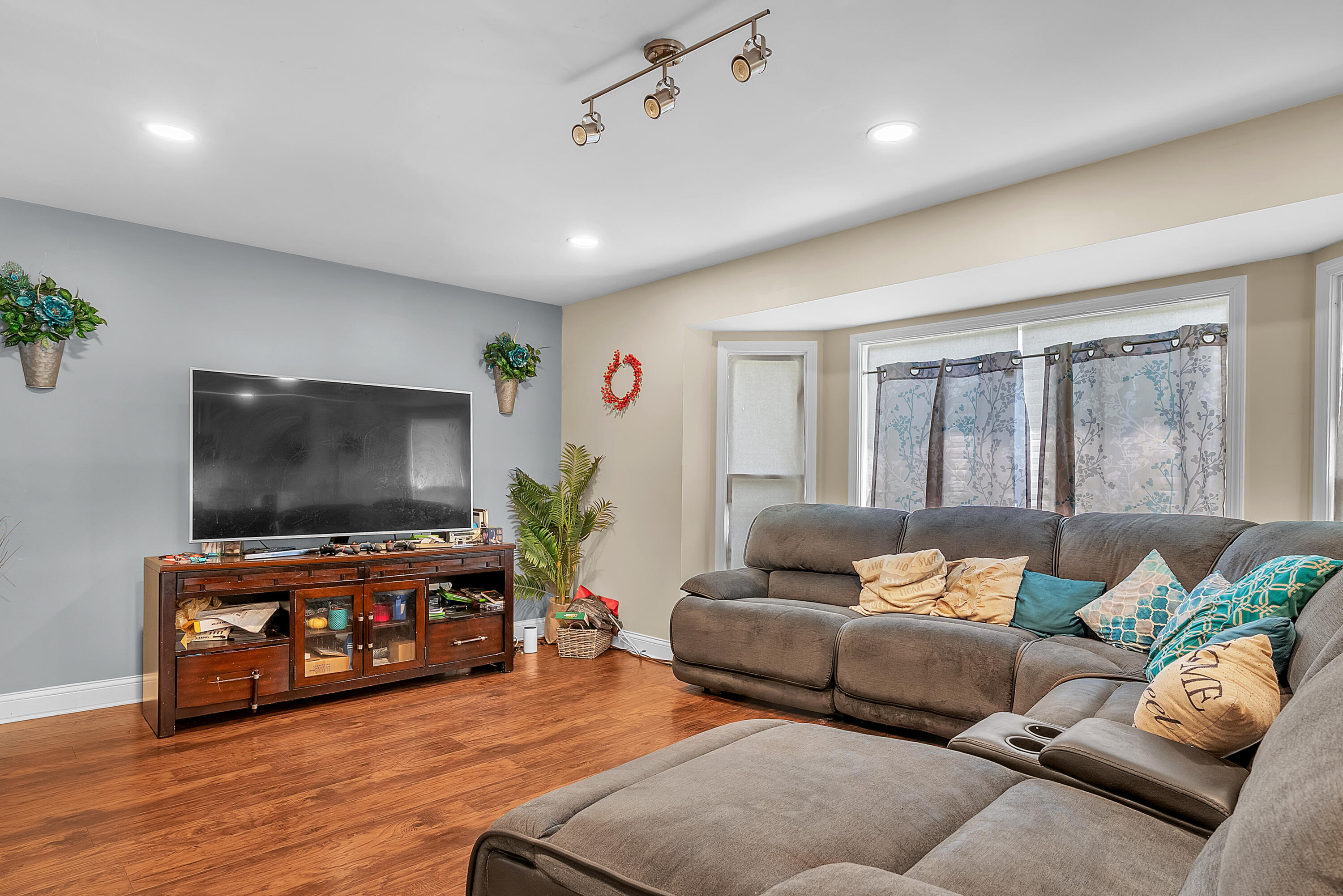 605 E 53rd Avenue, Merrillville, IN 46410; Image #4