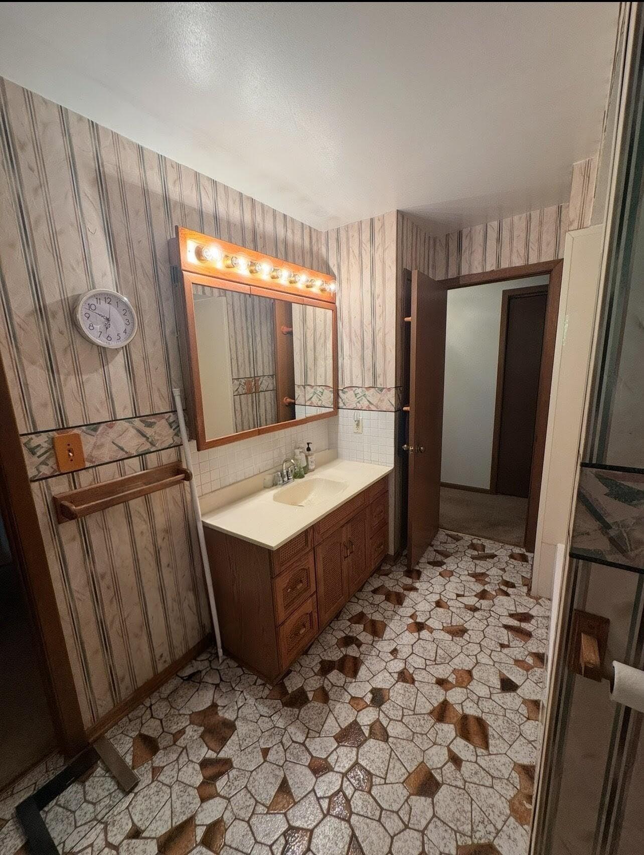 9508 Southwood Drive, Munster, IN 46321; Image #14