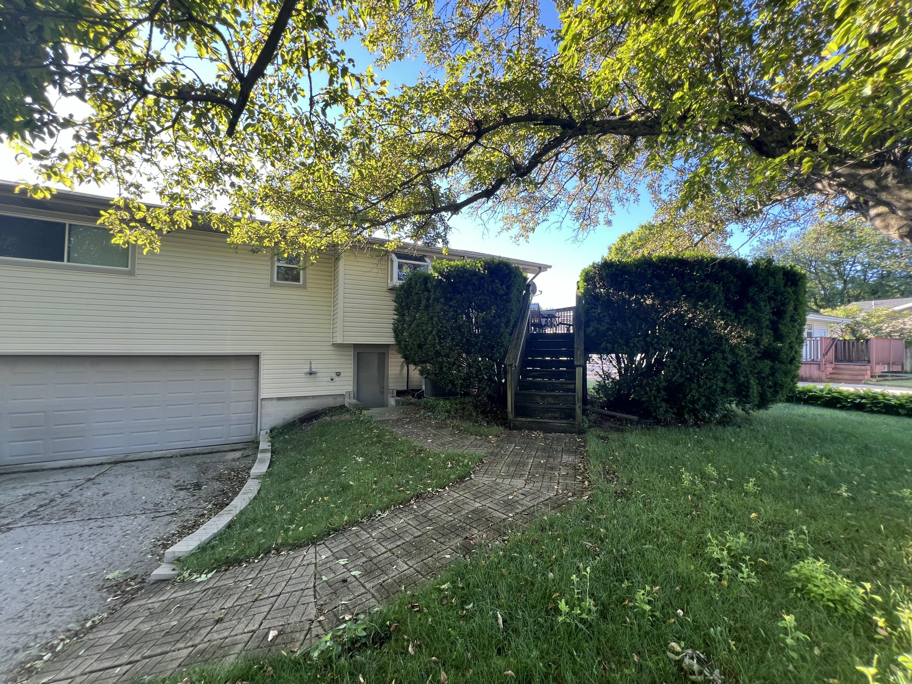 9508 Southwood Drive, Munster, IN 46321; Image #2