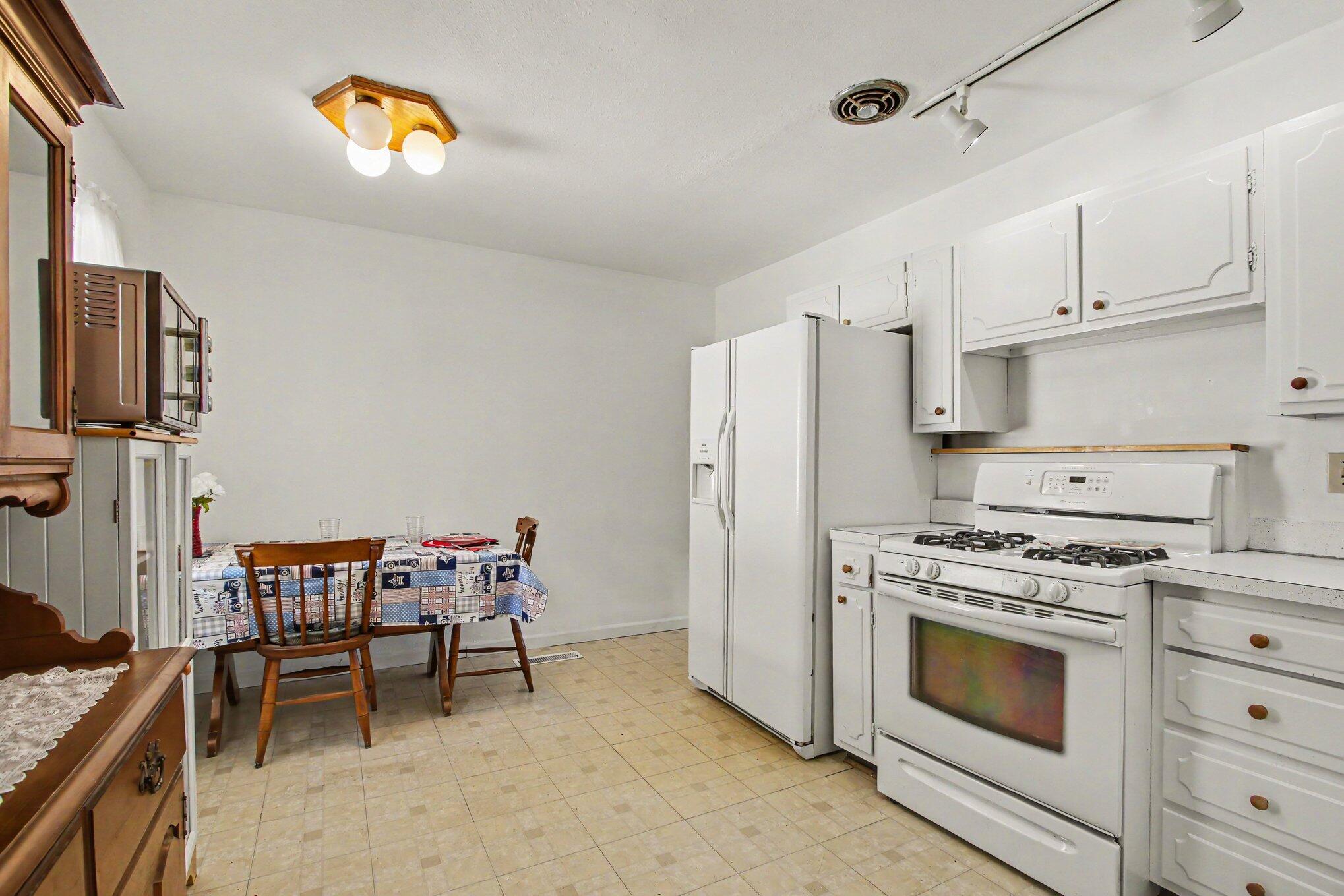 8016 Gordon Place, Highland, IN 46322; Image #10
