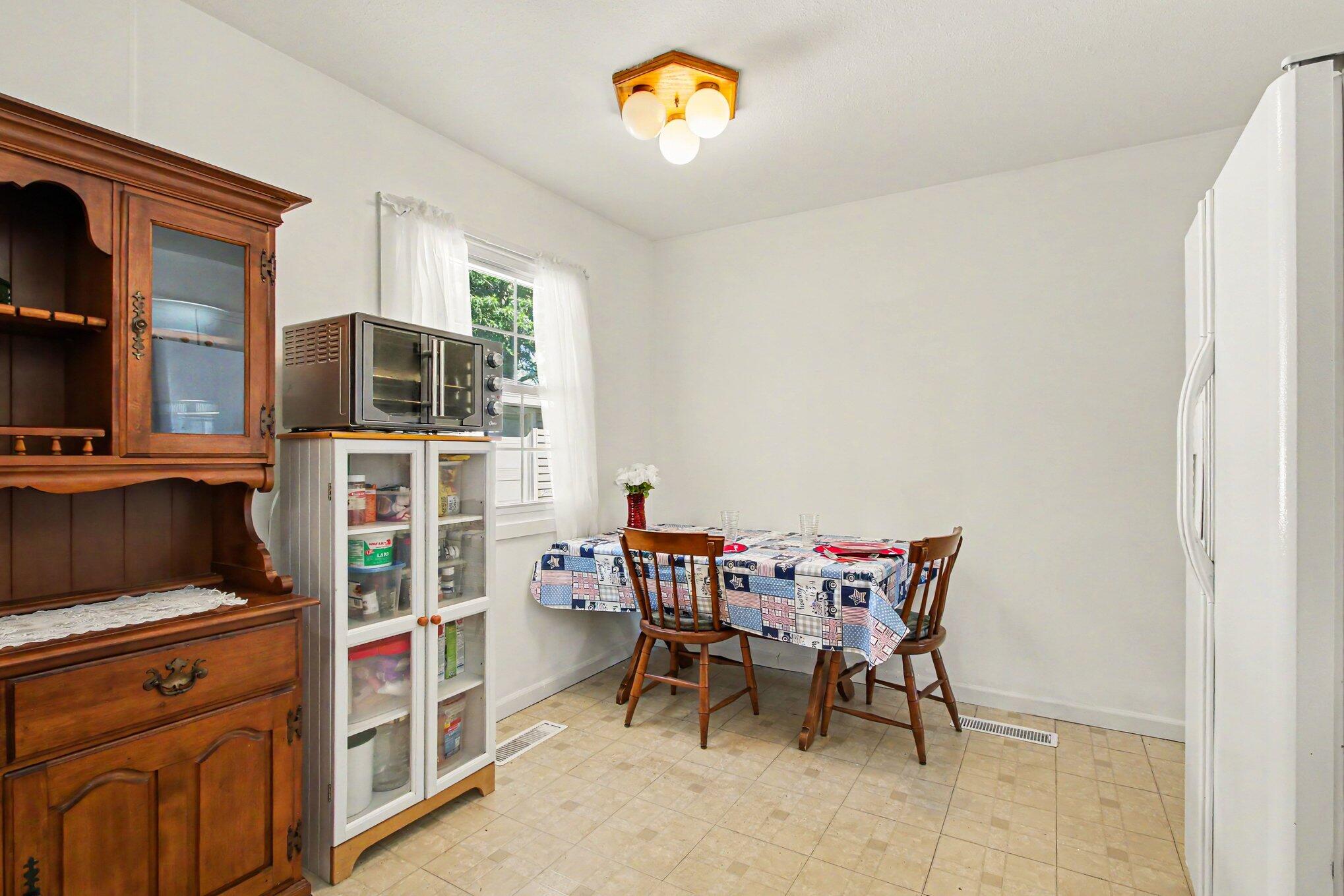 8016 Gordon Place, Highland, IN 46322; Image #9
