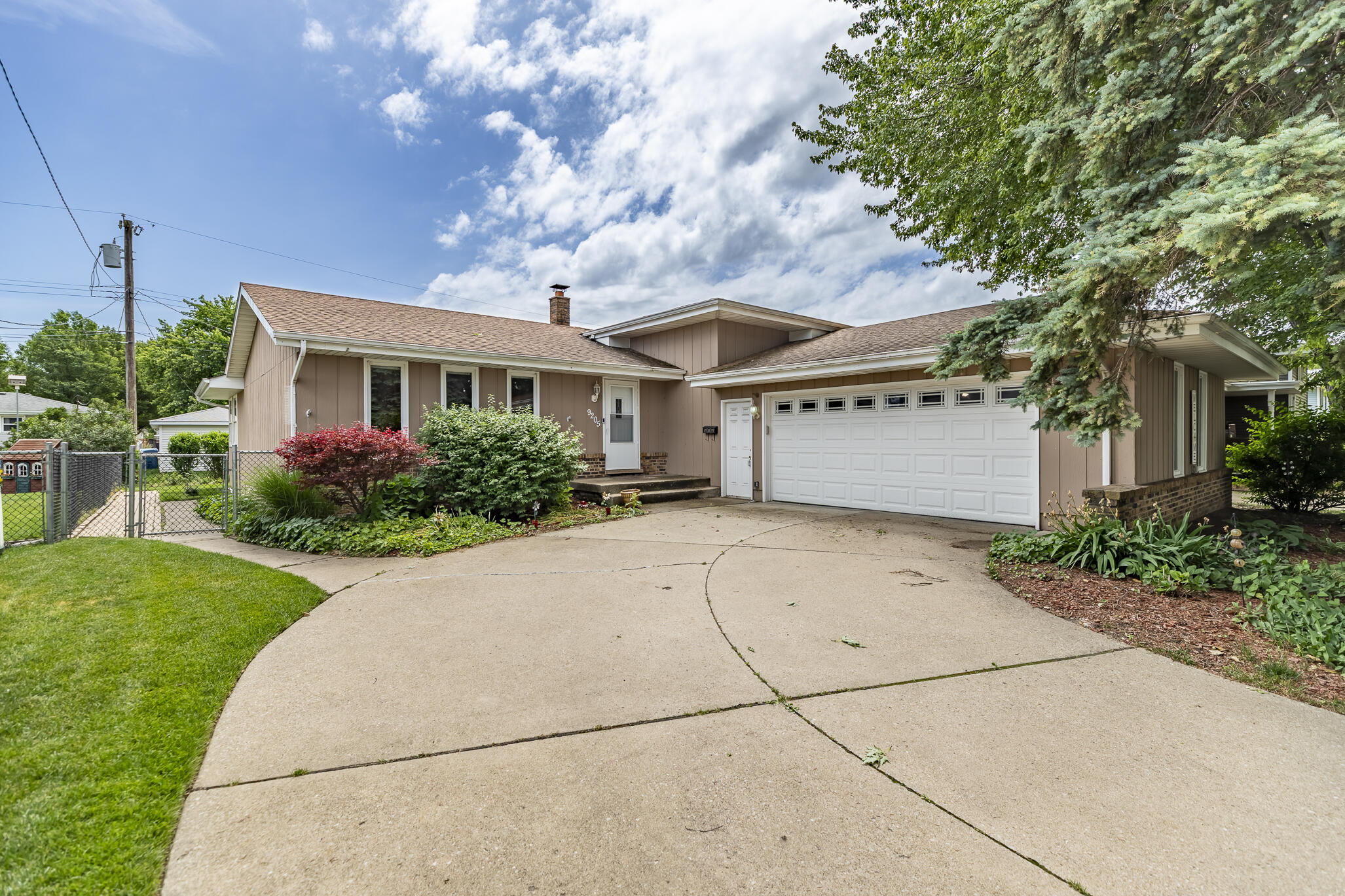 9205 Idlewild Drive, Highland, IN 46322; Image #2