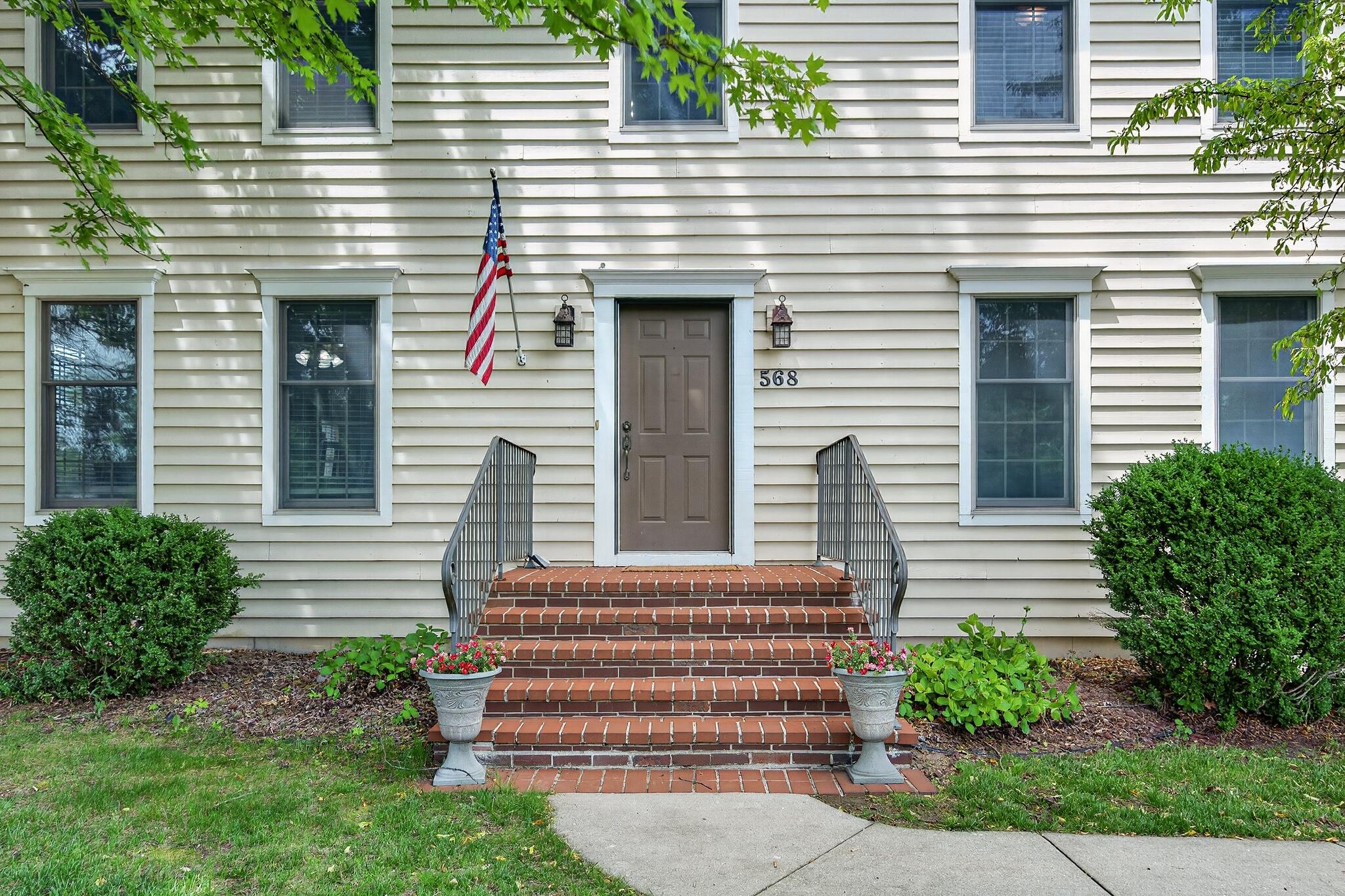 568 Shatz Drive N, Valparaiso, IN 46385; Image #2
