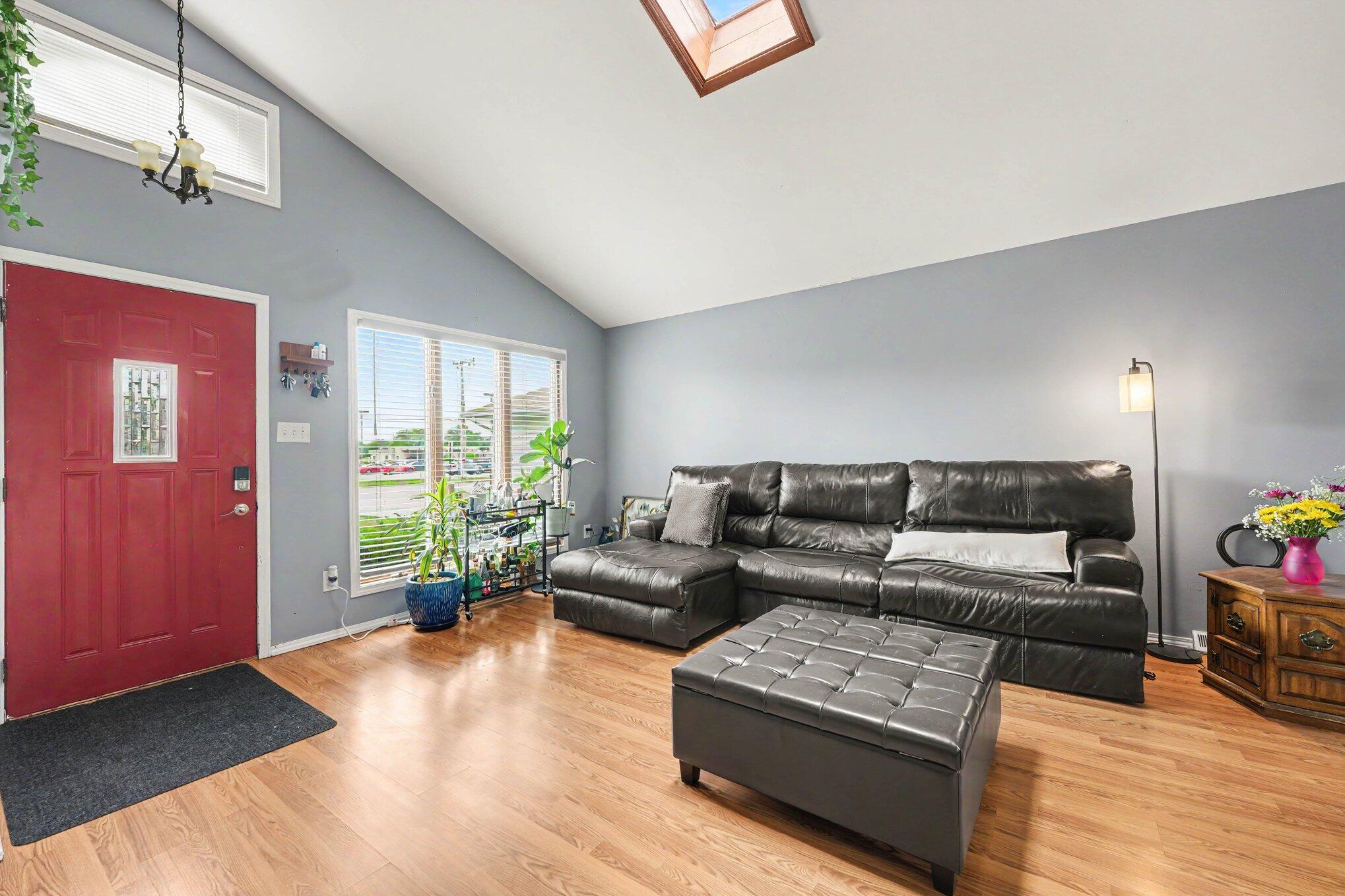 827 N Wiggs Street, Griffith, IN 46319; Image #2