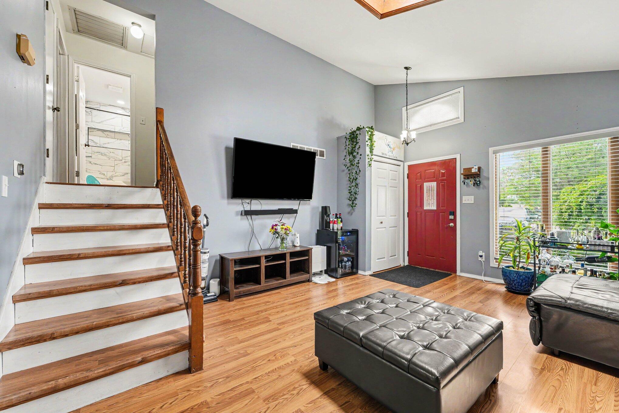 827 N Wiggs Street, Griffith, IN 46319; Image #4