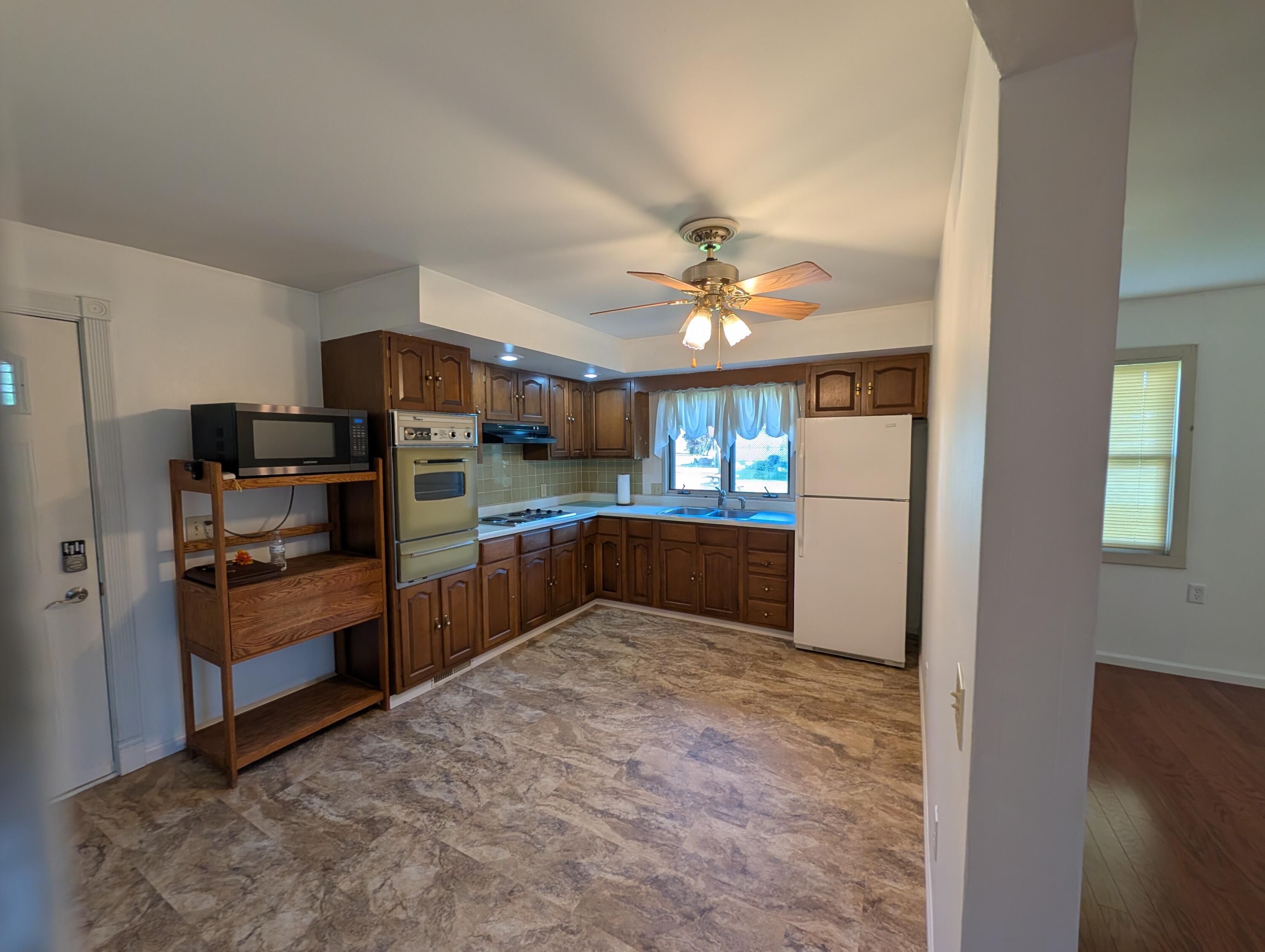510 S Madison Street, Medaryville, IN 47957; Image #8