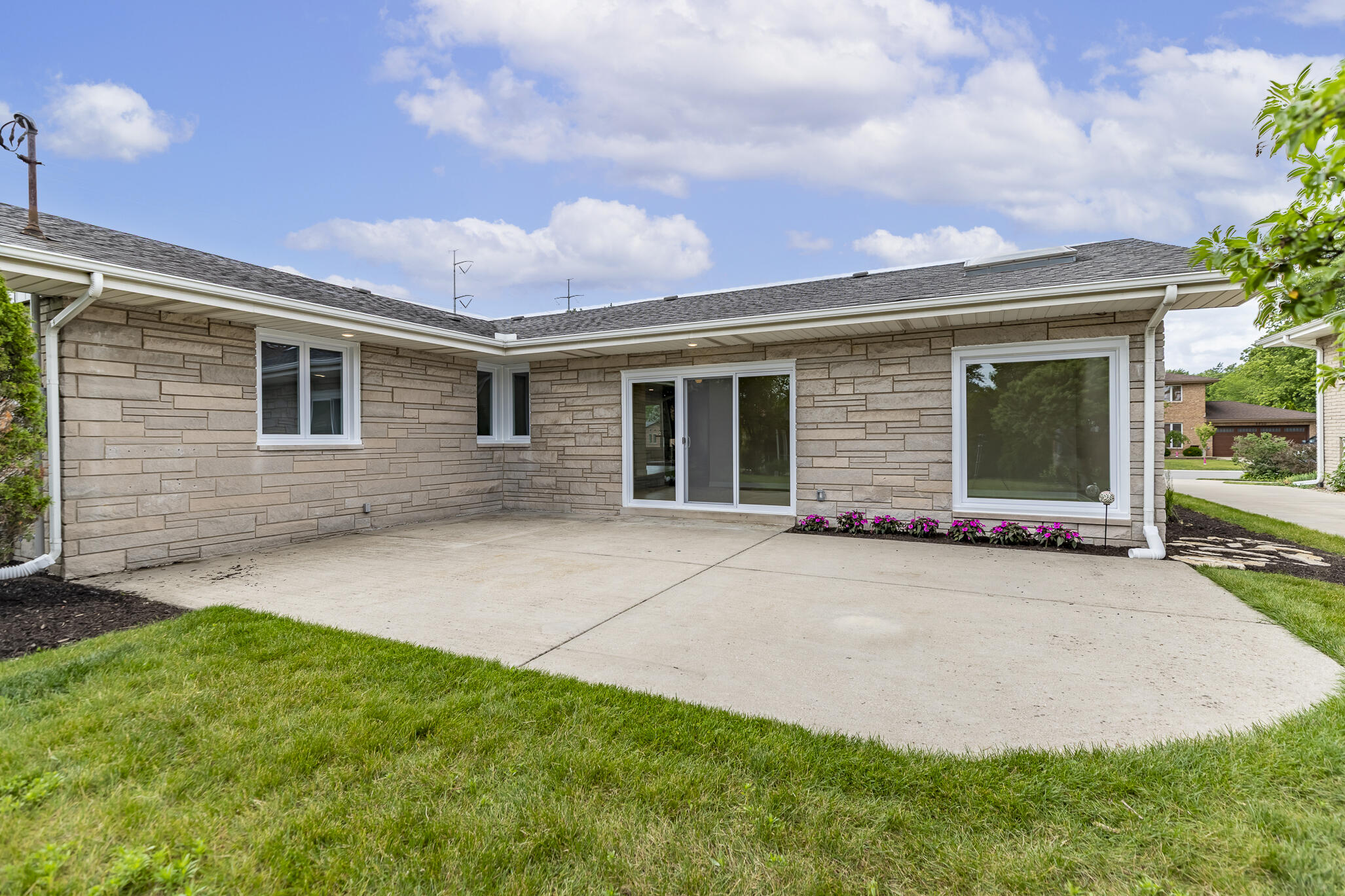 8837 Parkway Drive, Highland, IN 46322; Image #4