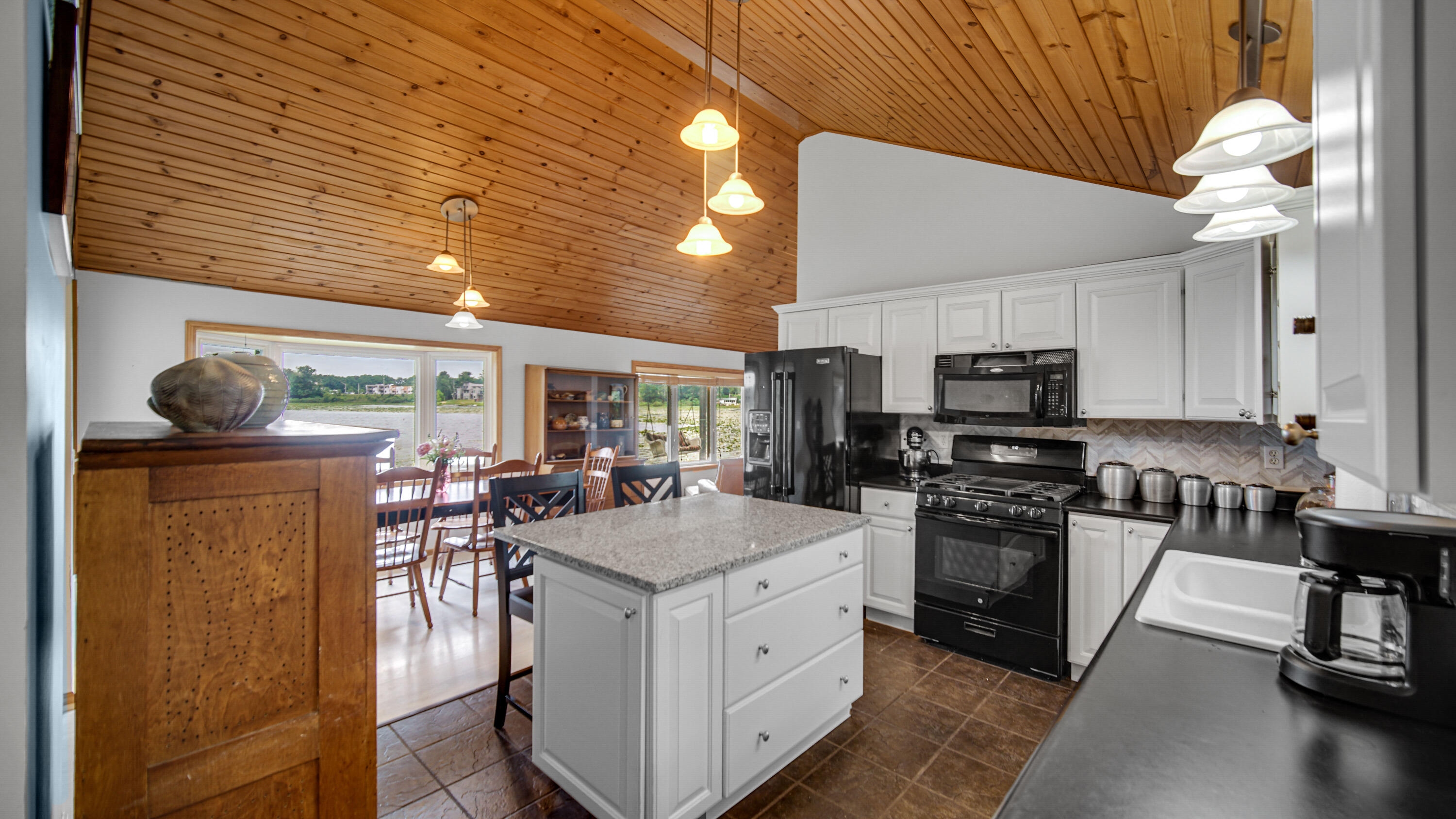1556 W Severs Road, La Porte, IN 46350; Image #16