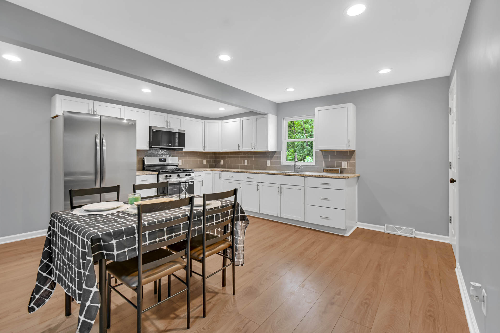 1011 Marquette Road, Lake Station, IN 46405; Image #6