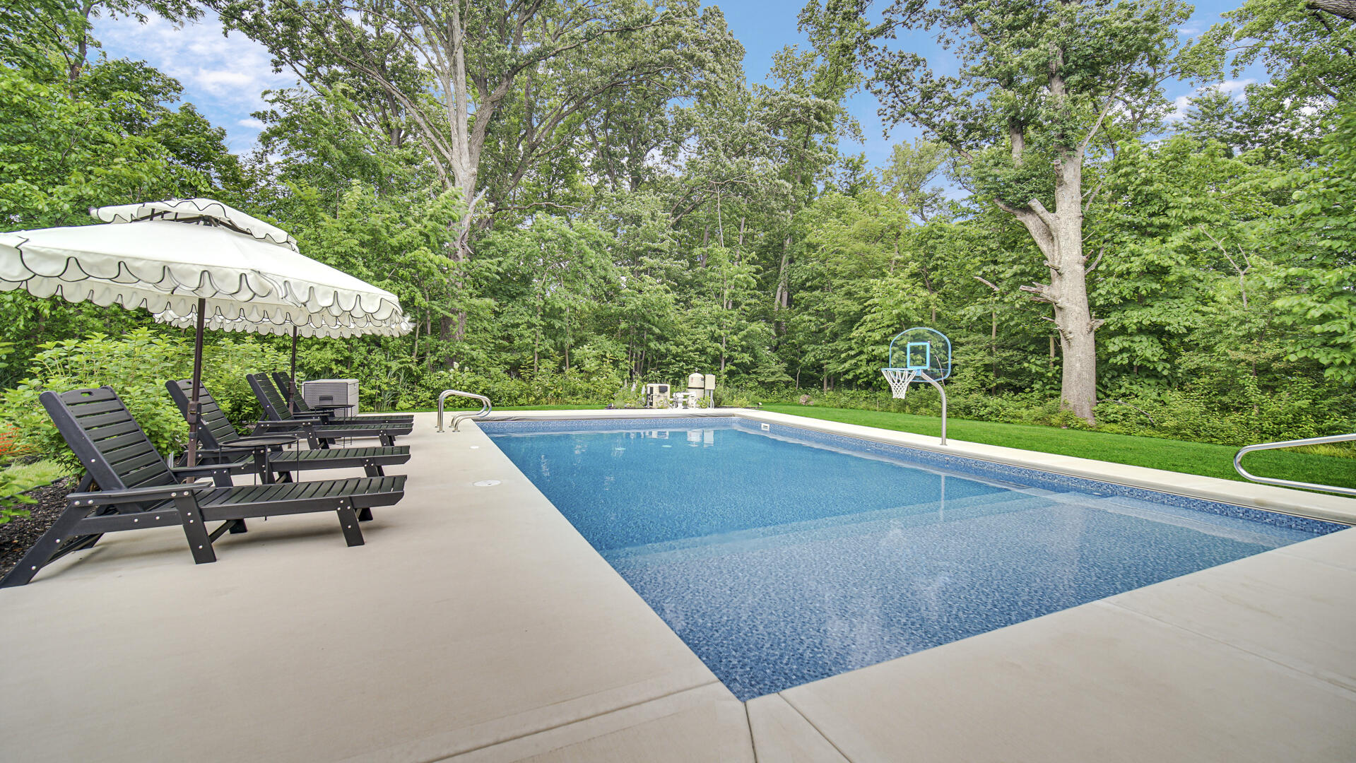 18 Blue Grass Way, Chesterton, IN 46304; Image #33