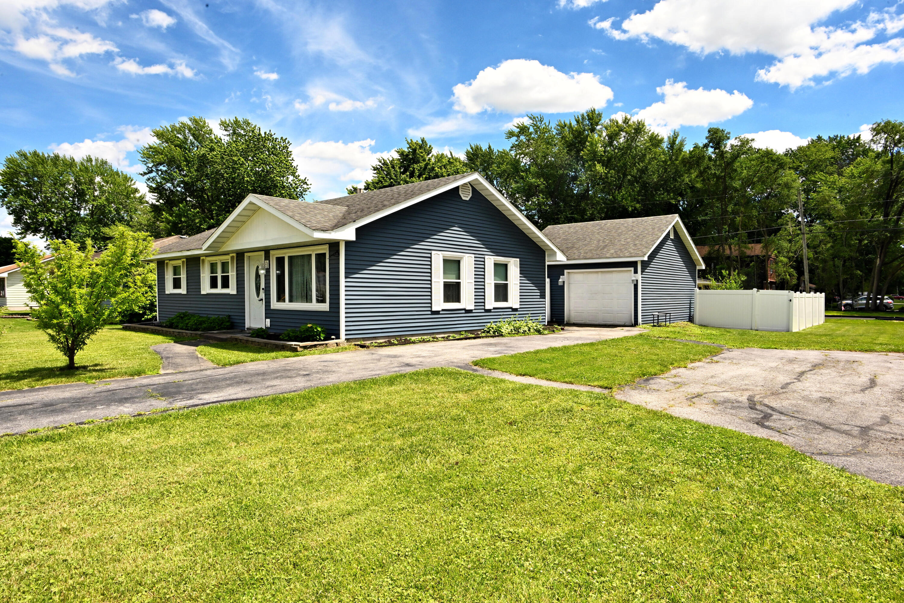 2113 W Porter Avenue, Chesterton, IN 46304; Image #2