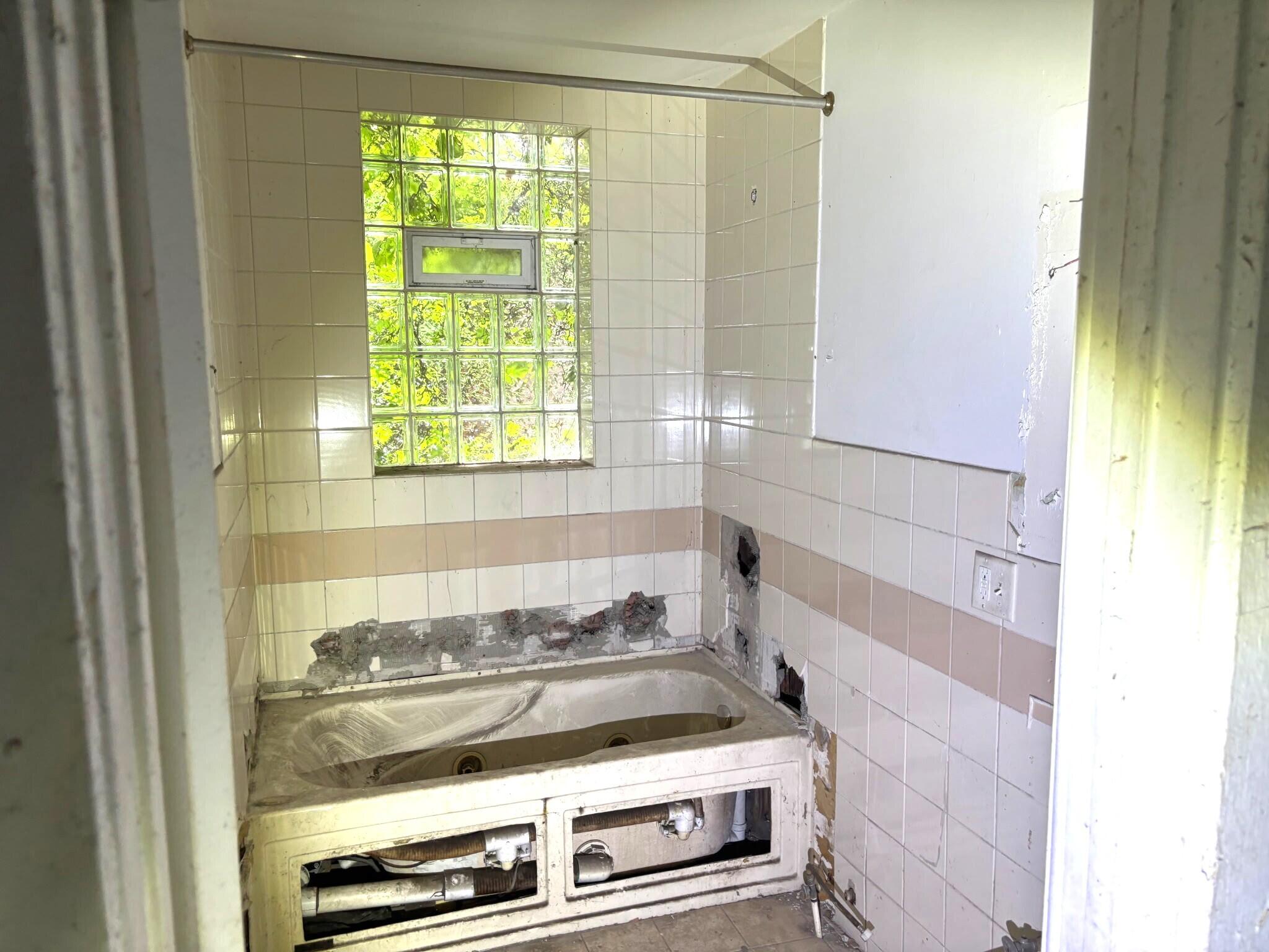 1060 Jackson Street, Gary, IN 46402; Image #4