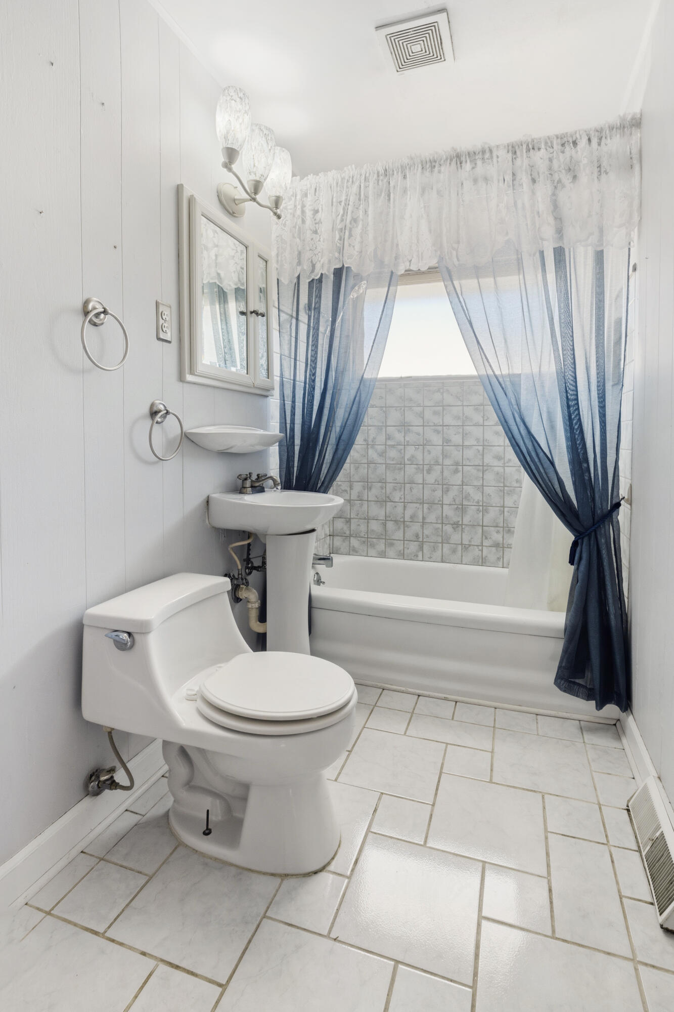 4060 E 13th Avenue, Gary, IN 46403; Image #9