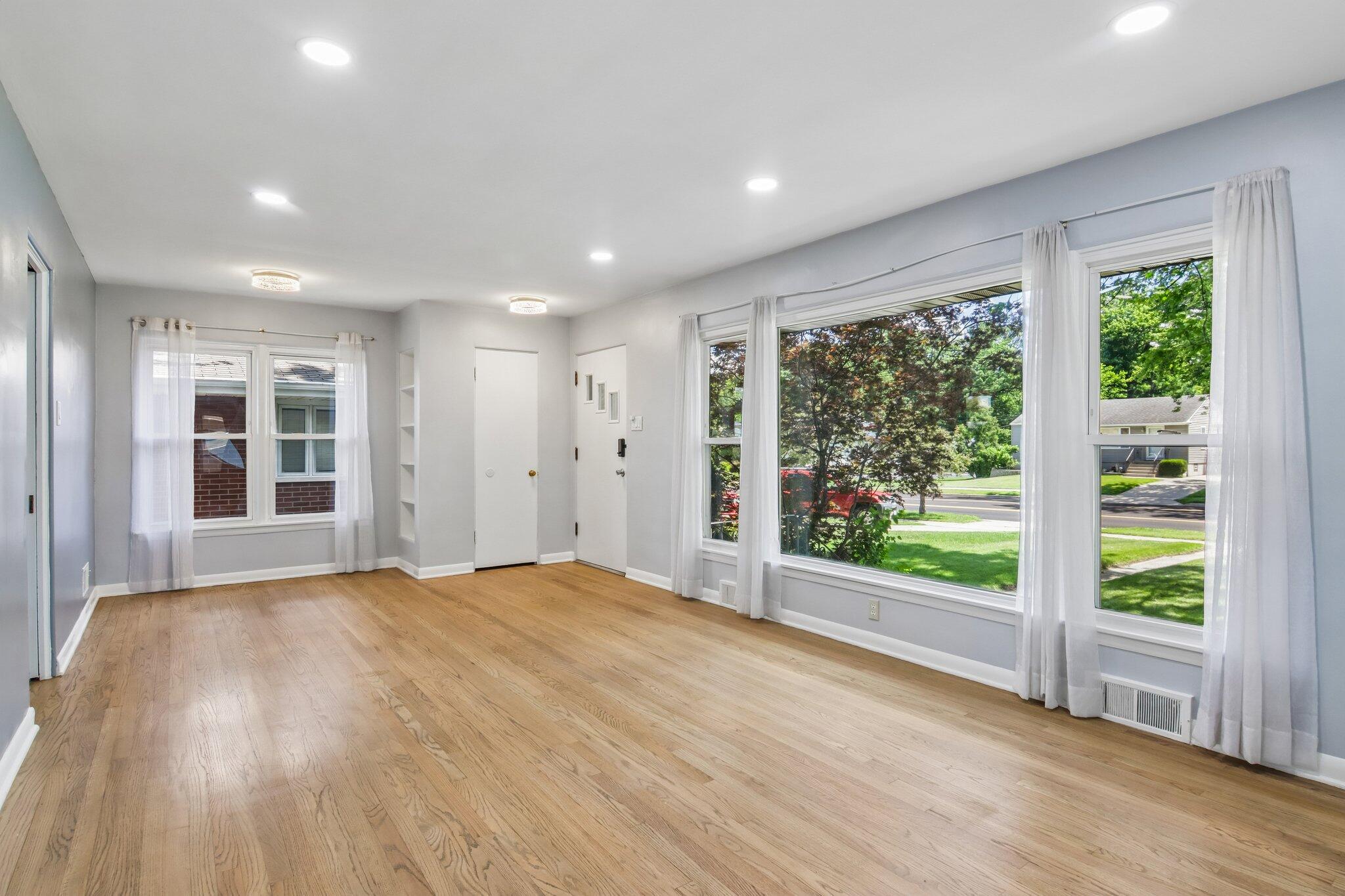8316 Columbia Avenue, Munster, IN 46321; Image #5