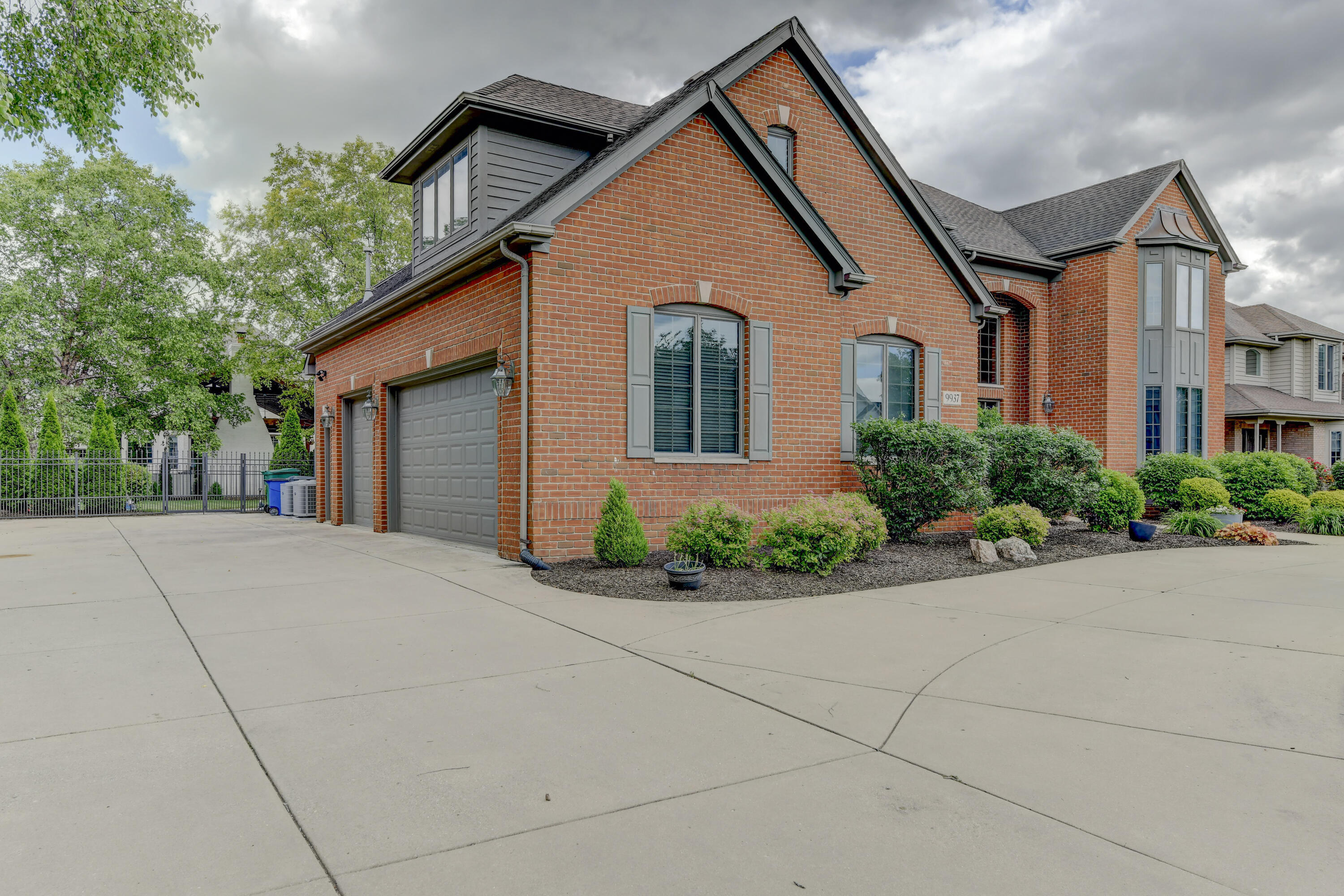 9937 Tanglewood Court, Munster, IN 46321; Image #4