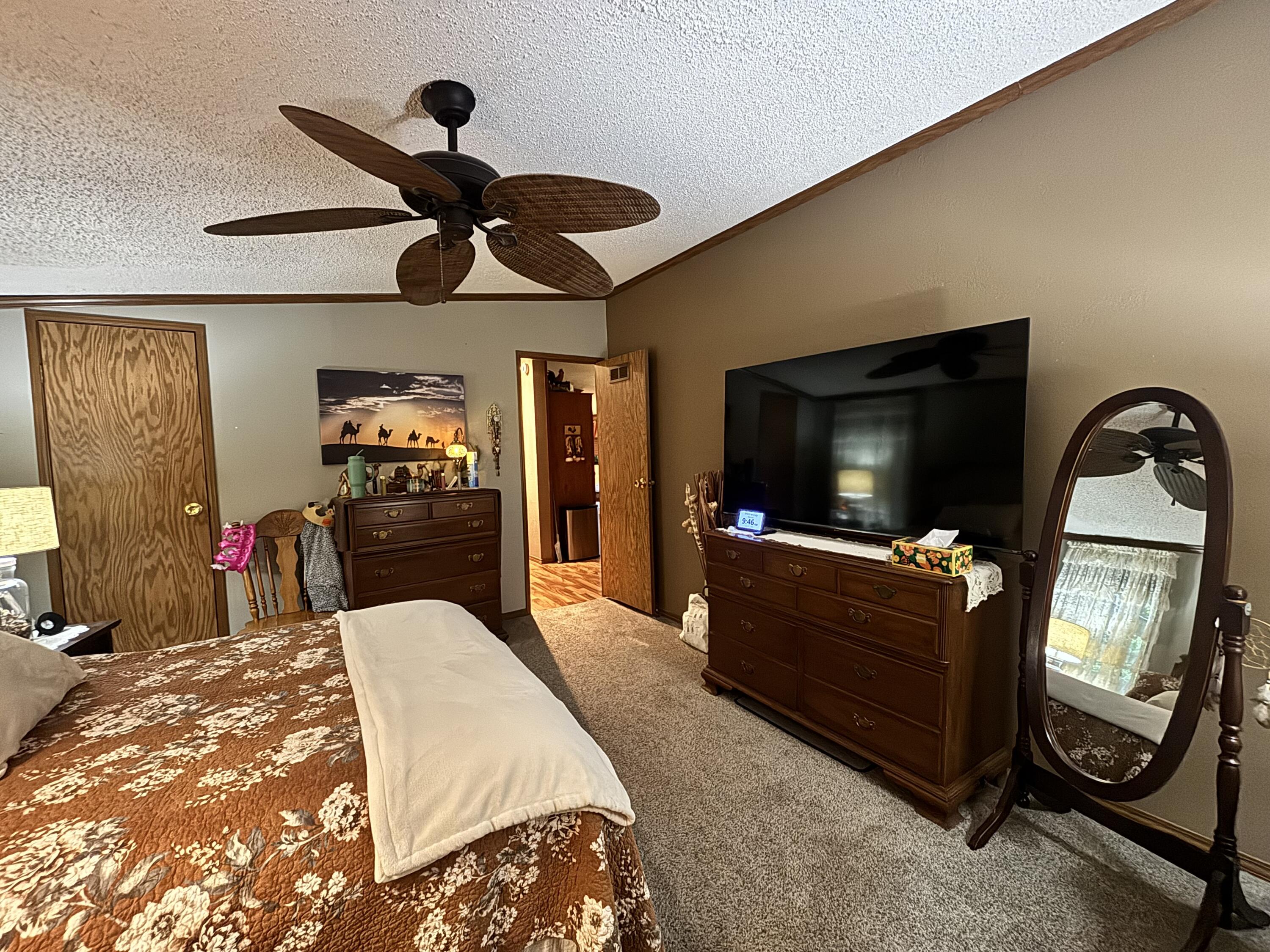 922 W 250 N, Morocco, IN 47963; Image #15