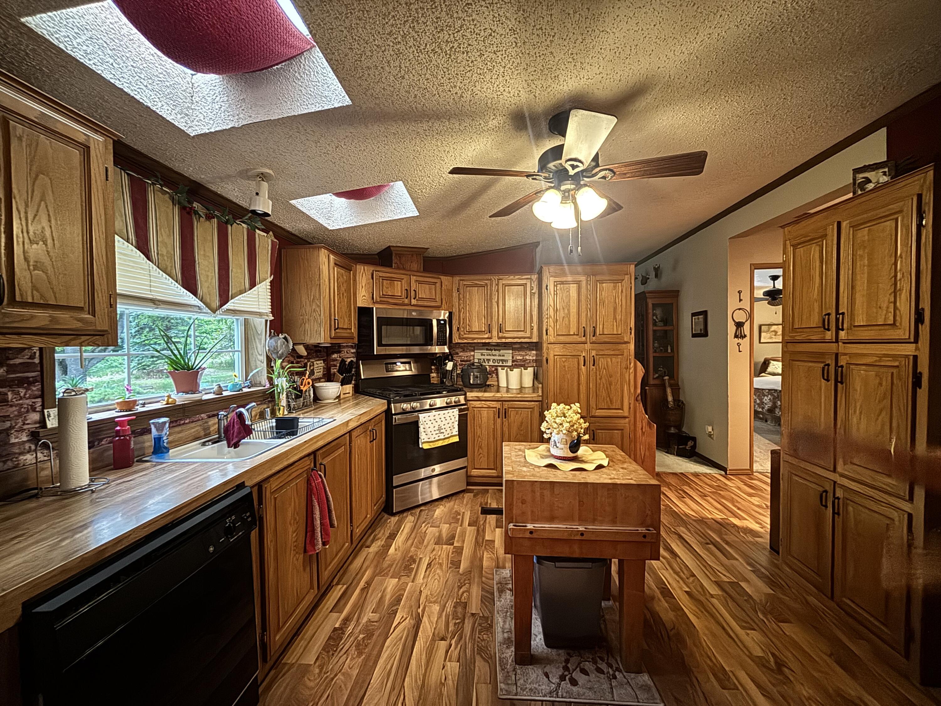 922 W 250 N, Morocco, IN 47963; Image #7