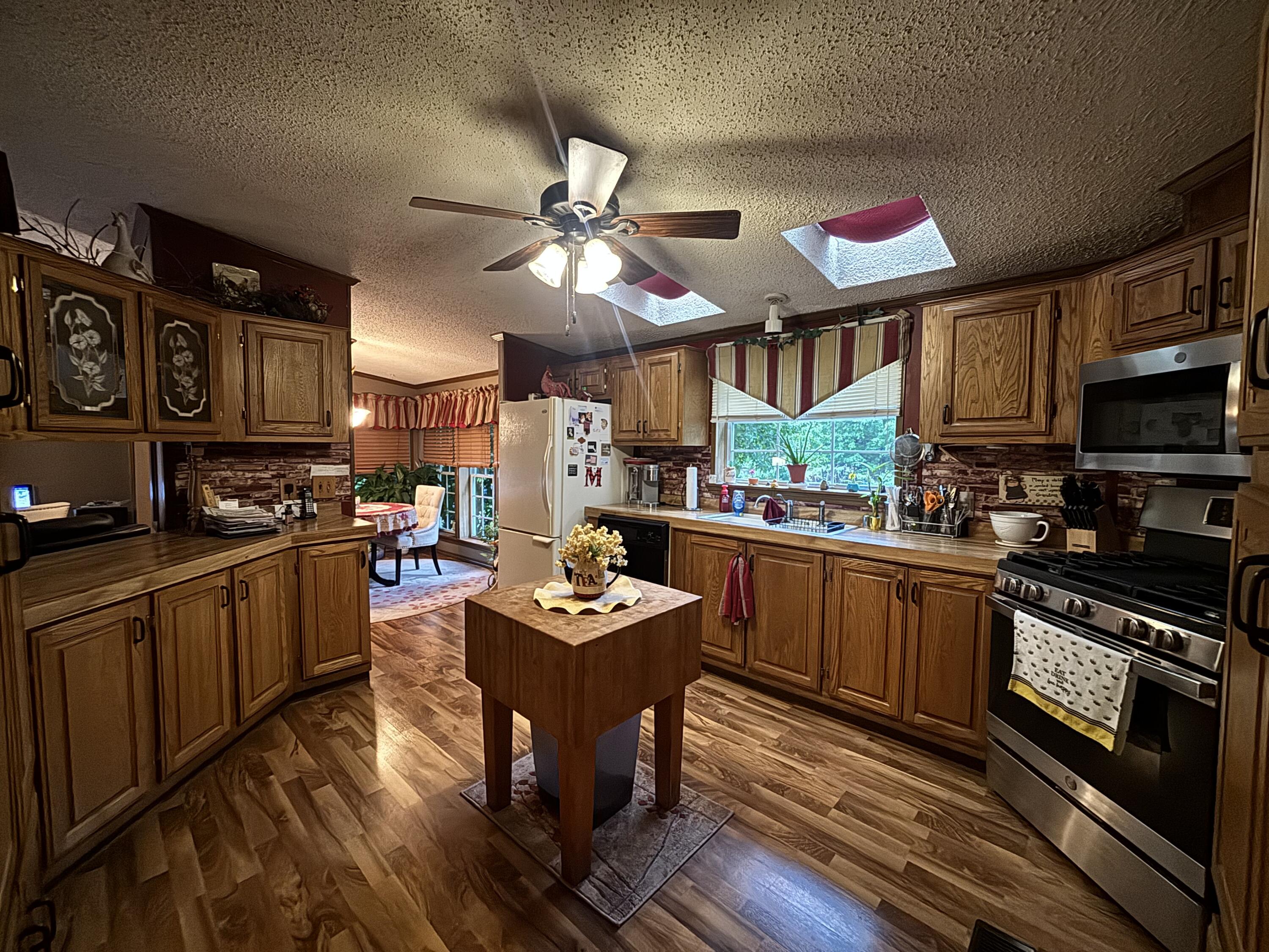 922 W 250 N, Morocco, IN 47963; Image #9