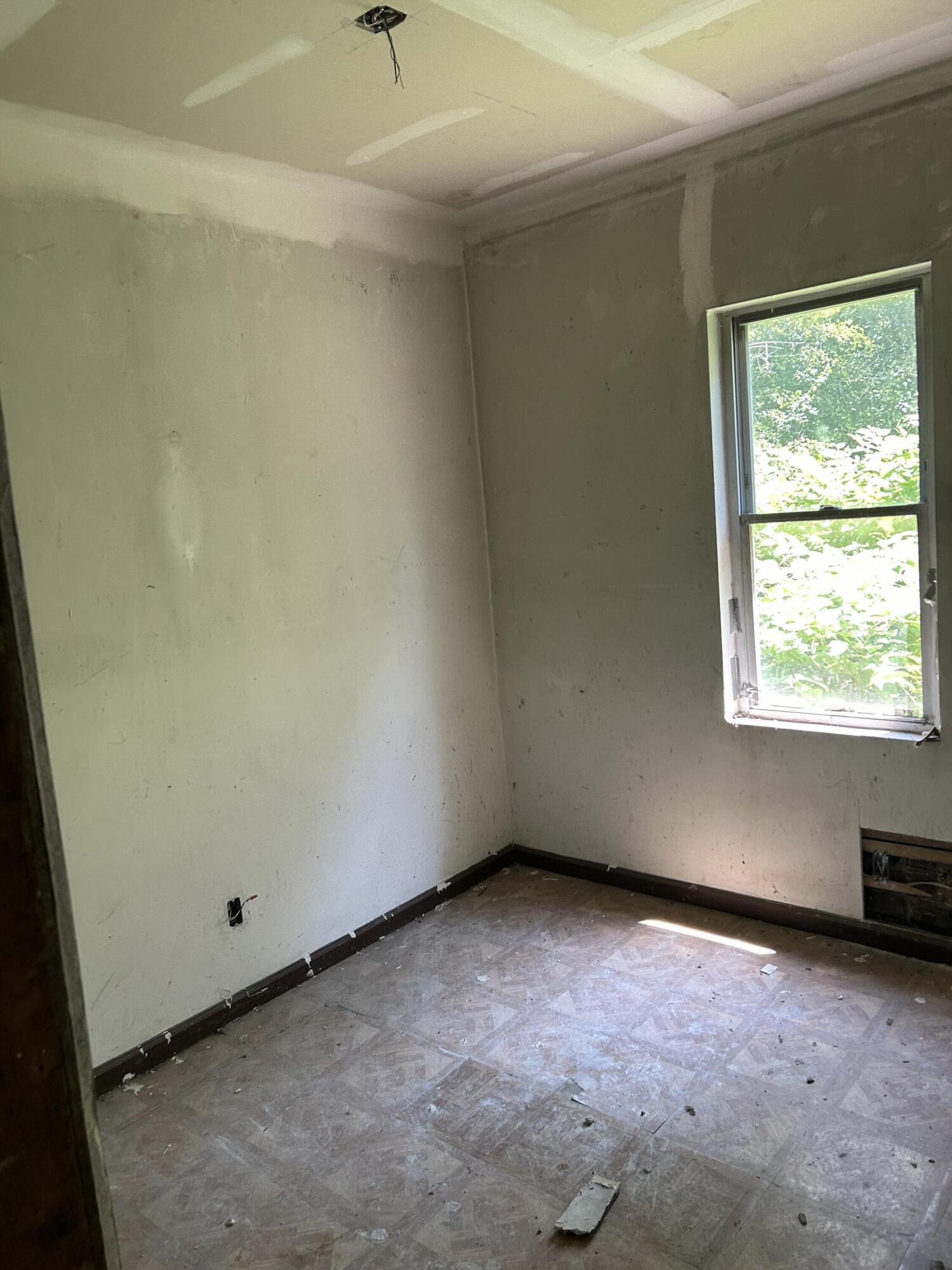 305 E 41st Avenue, Gary, IN 46409; Image #7